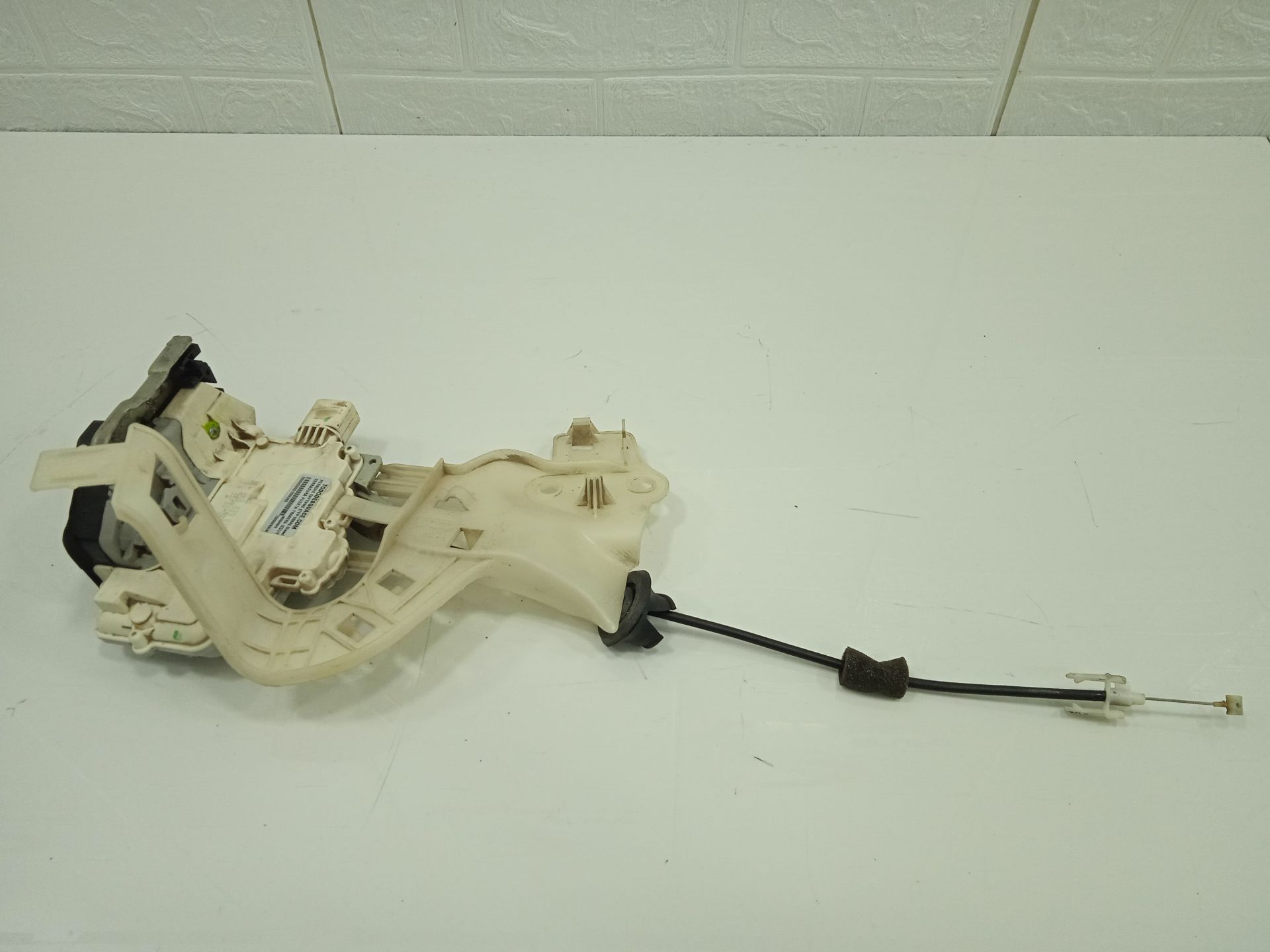 Cerradura puerta trasera izquierda porsche cayenne (tipo 92a) diesel