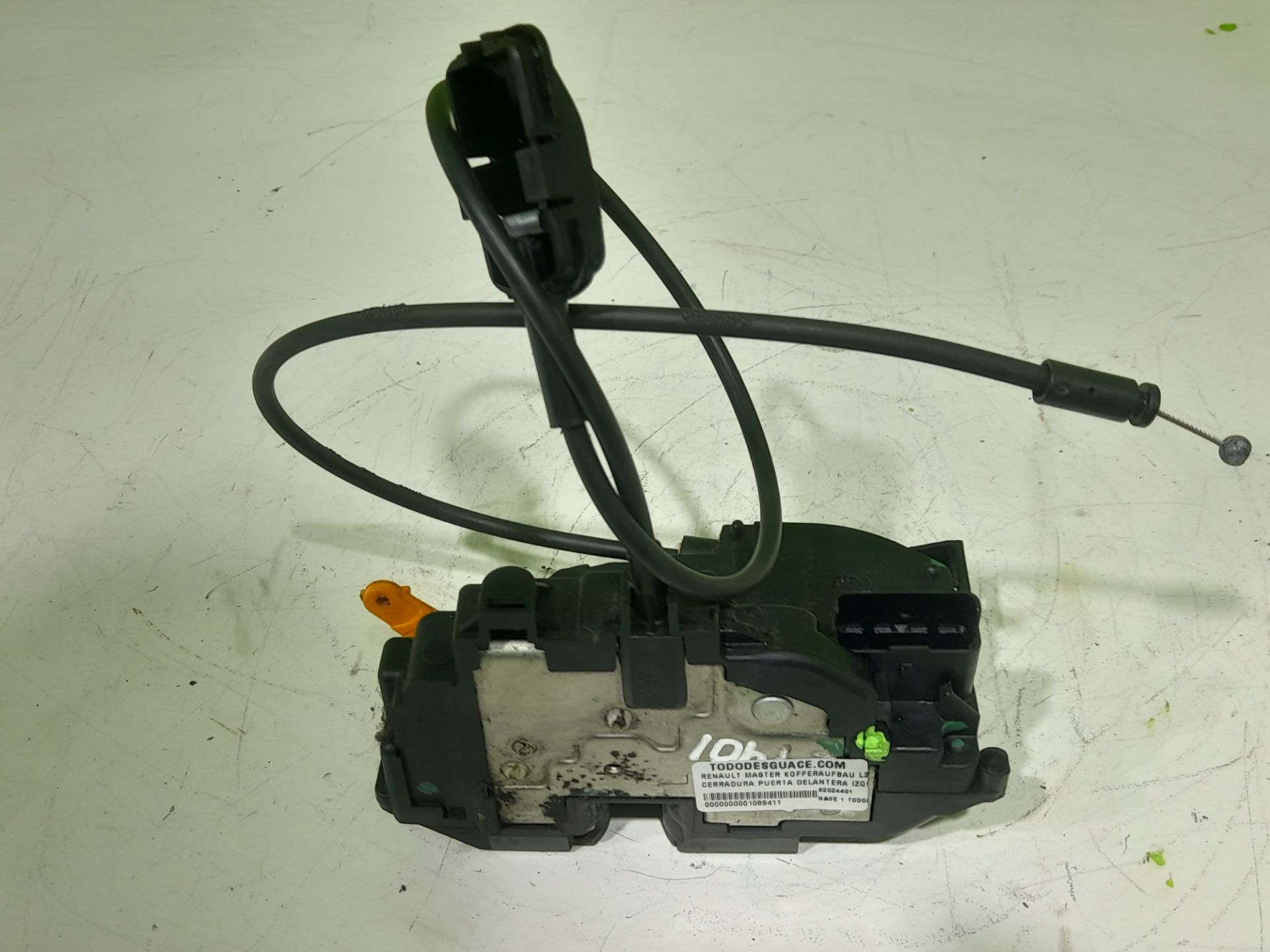 Cerradura puerta delantera izquierda   no identificado