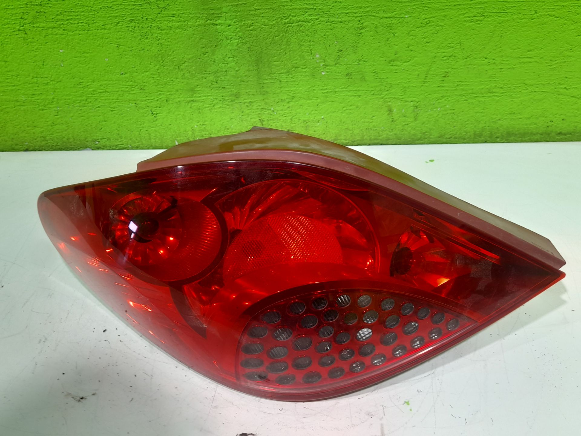 Piloto trasero izquierdo peugeot 207 confort