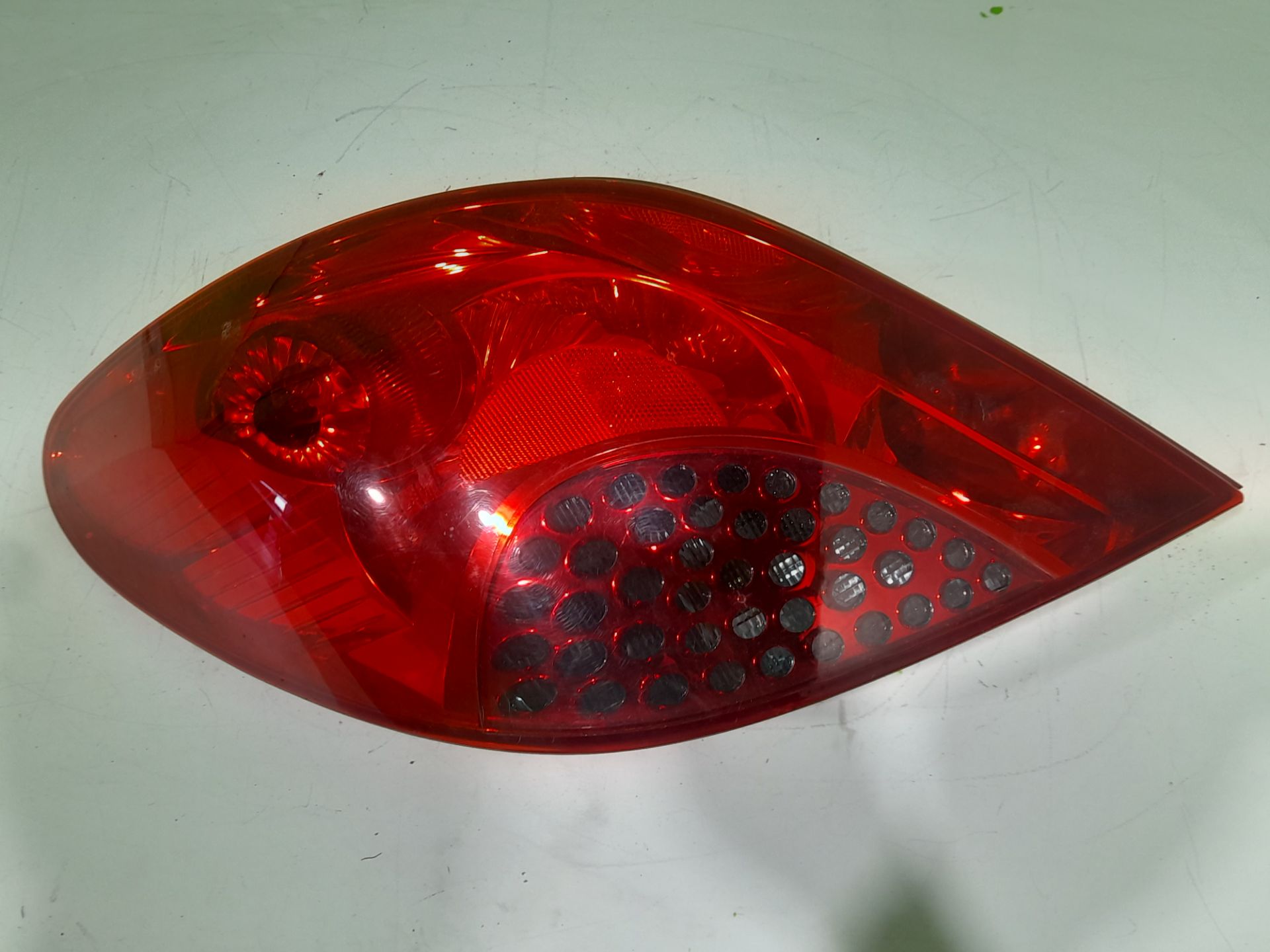 Piloto trasero izquierdo peugeot 207 confort