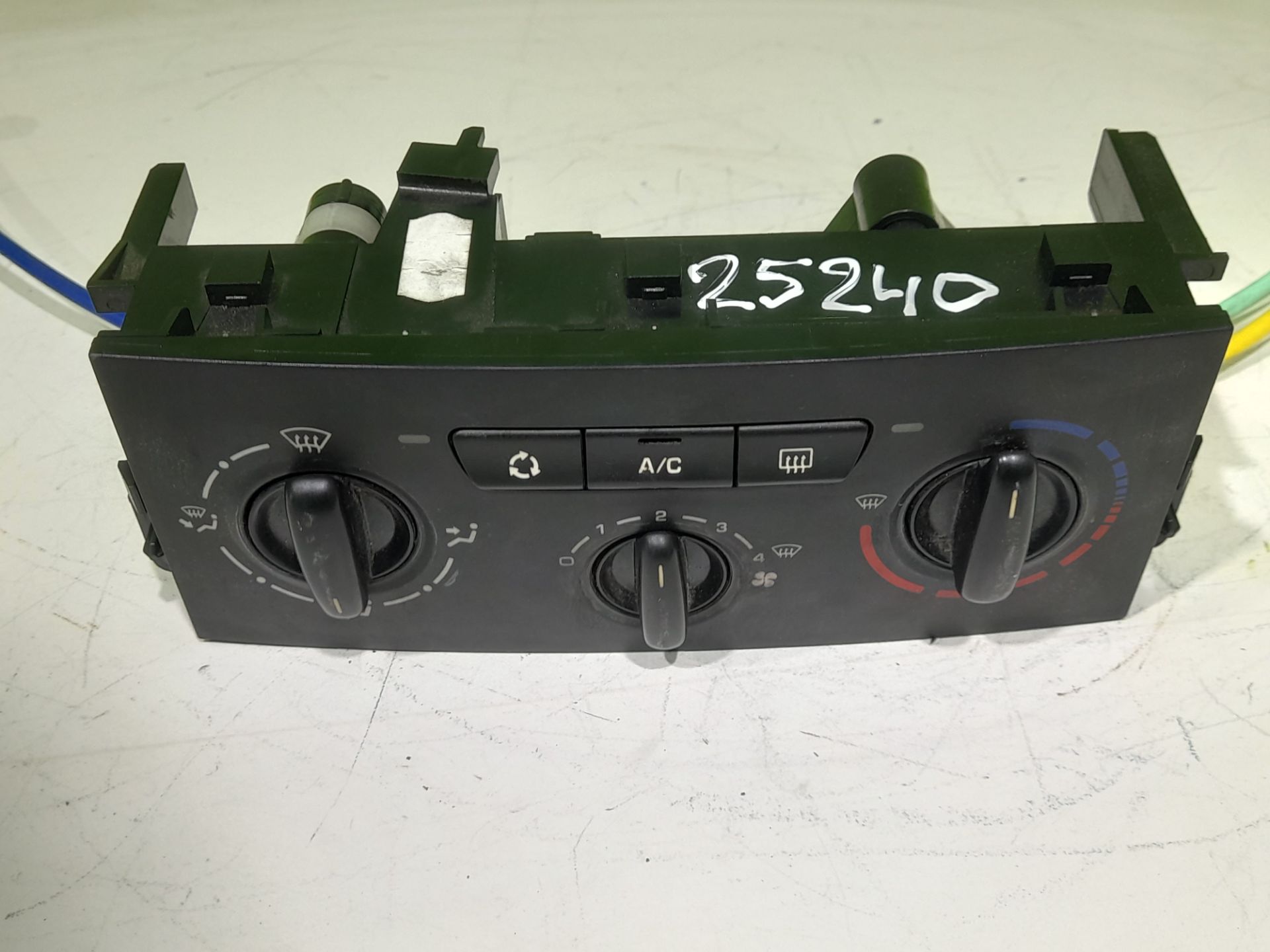 Mando calefaccion / aire acondicionado peugeot 207 confort