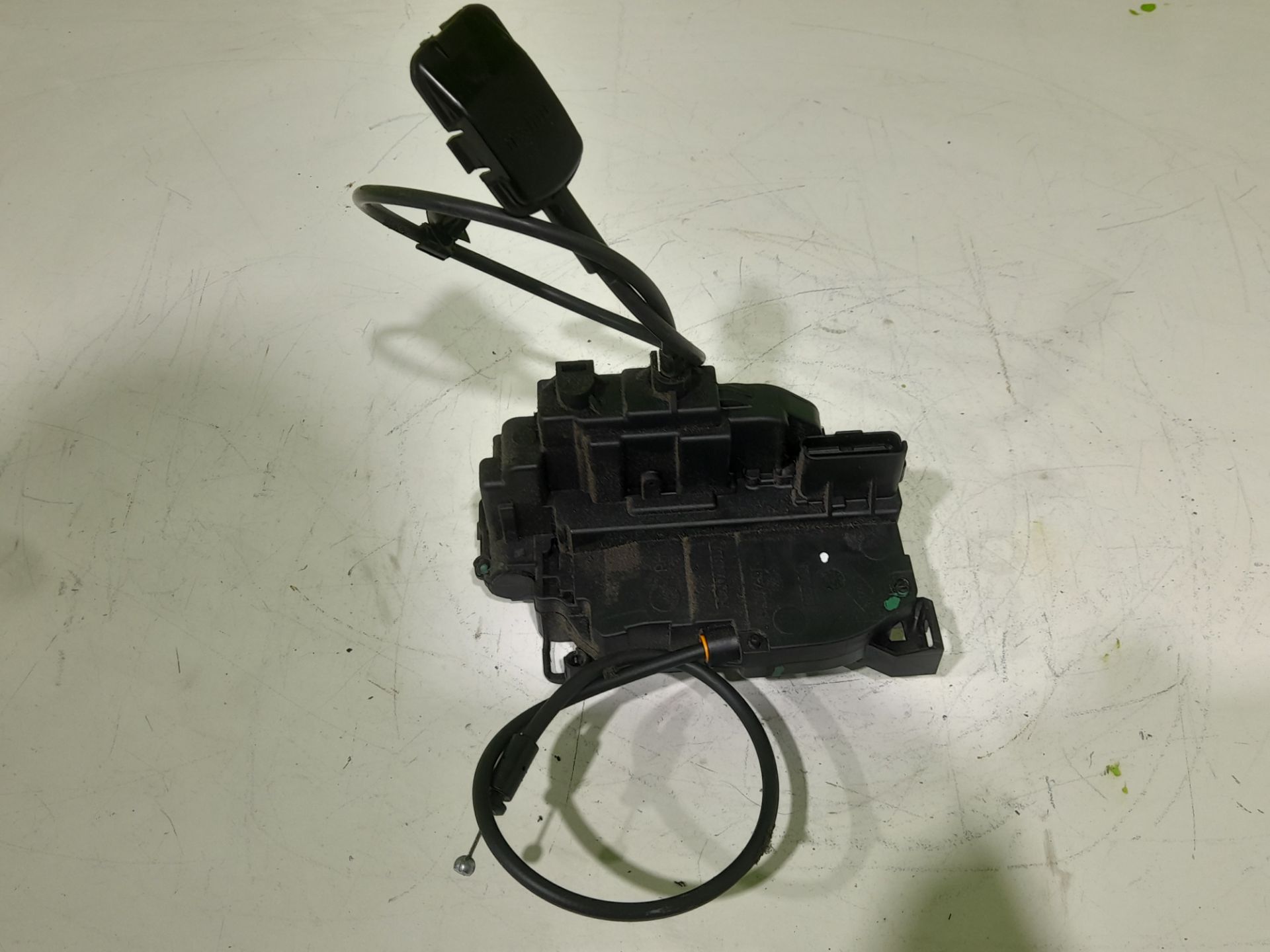 Cerradura puerta delantera derecha   no identificado