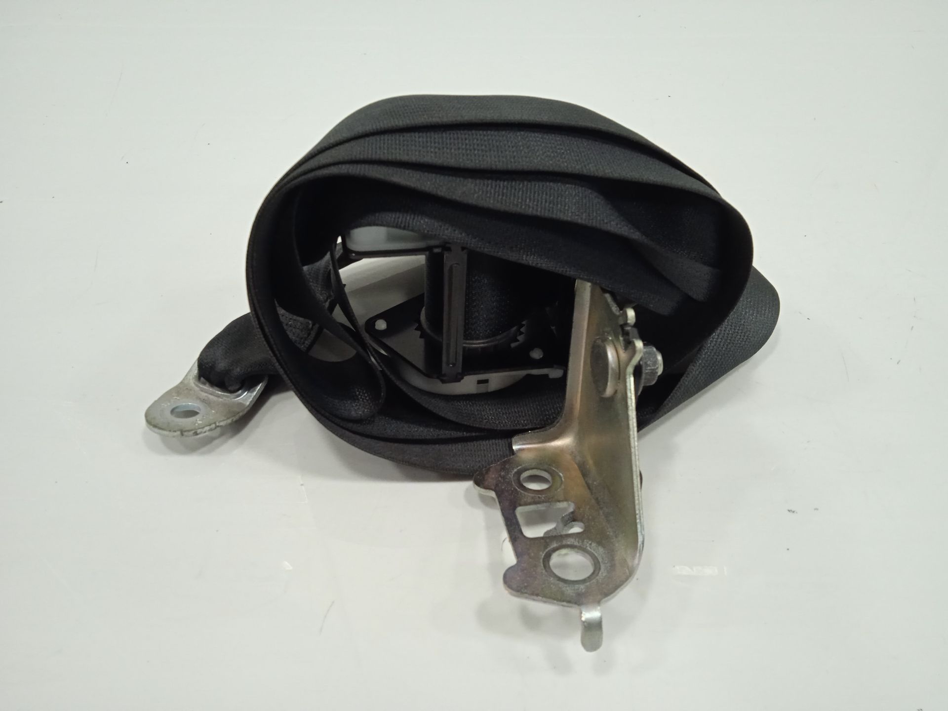 Cinturon seguridad trasero derecho toyota auris (e18) active