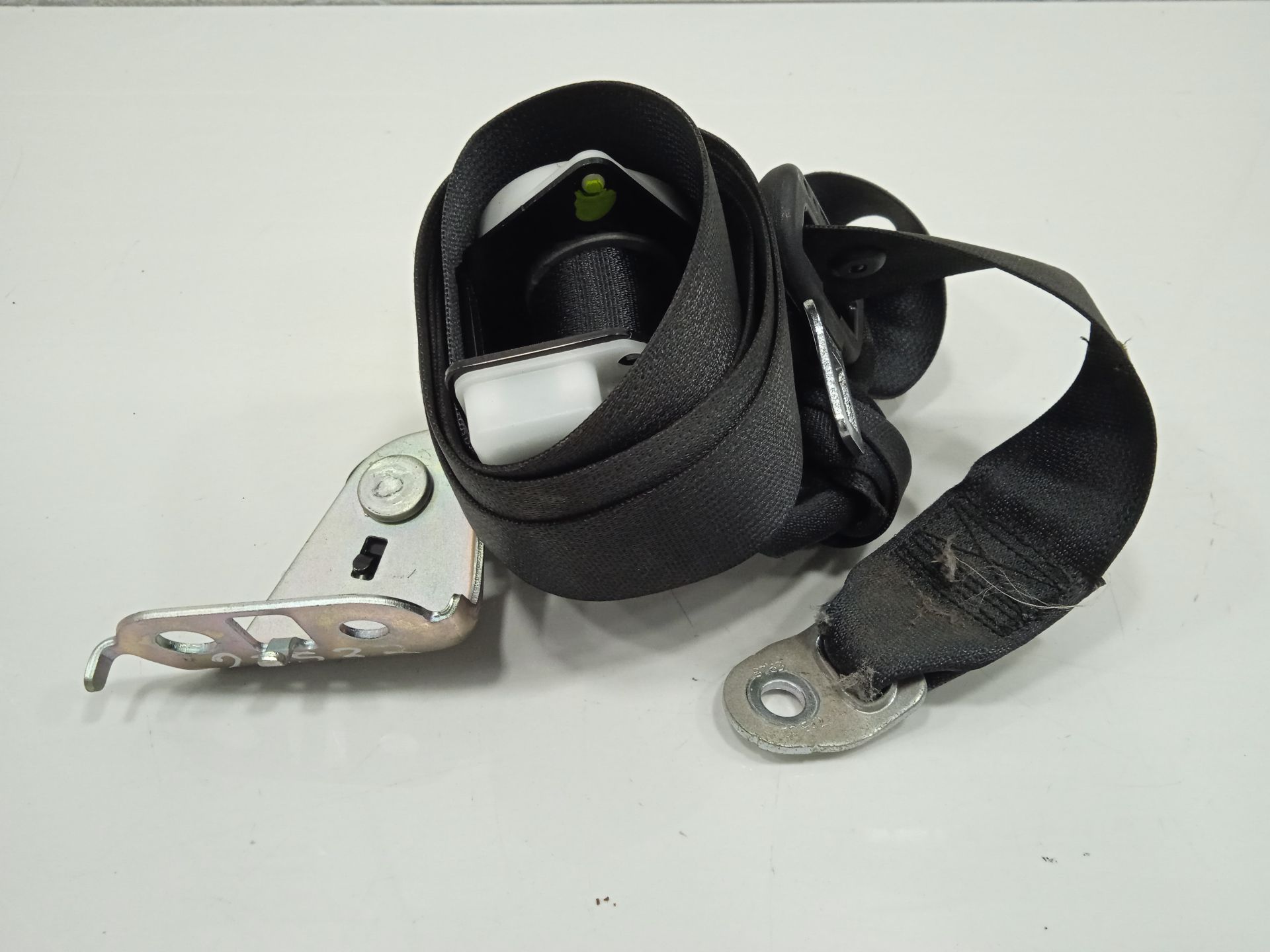 Cinturon seguridad trasero izquierdo toyota auris (e18) active