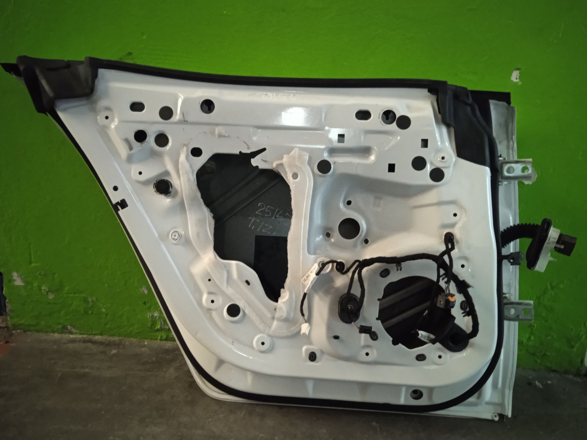 Puerta trasera izquierda peugeot 508 sw allure pack