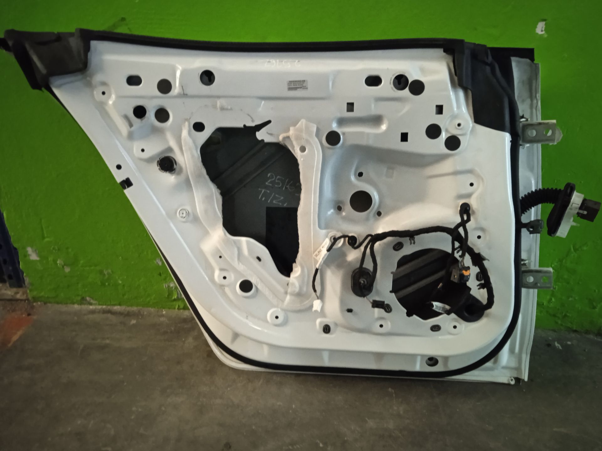 Puerta trasera izquierda peugeot 508 sw allure pack