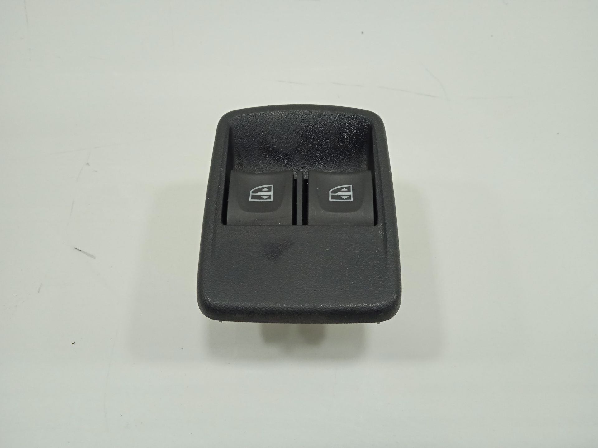 Mando elevalunas delantero izquierdo dacia sandero ii stepway comfort