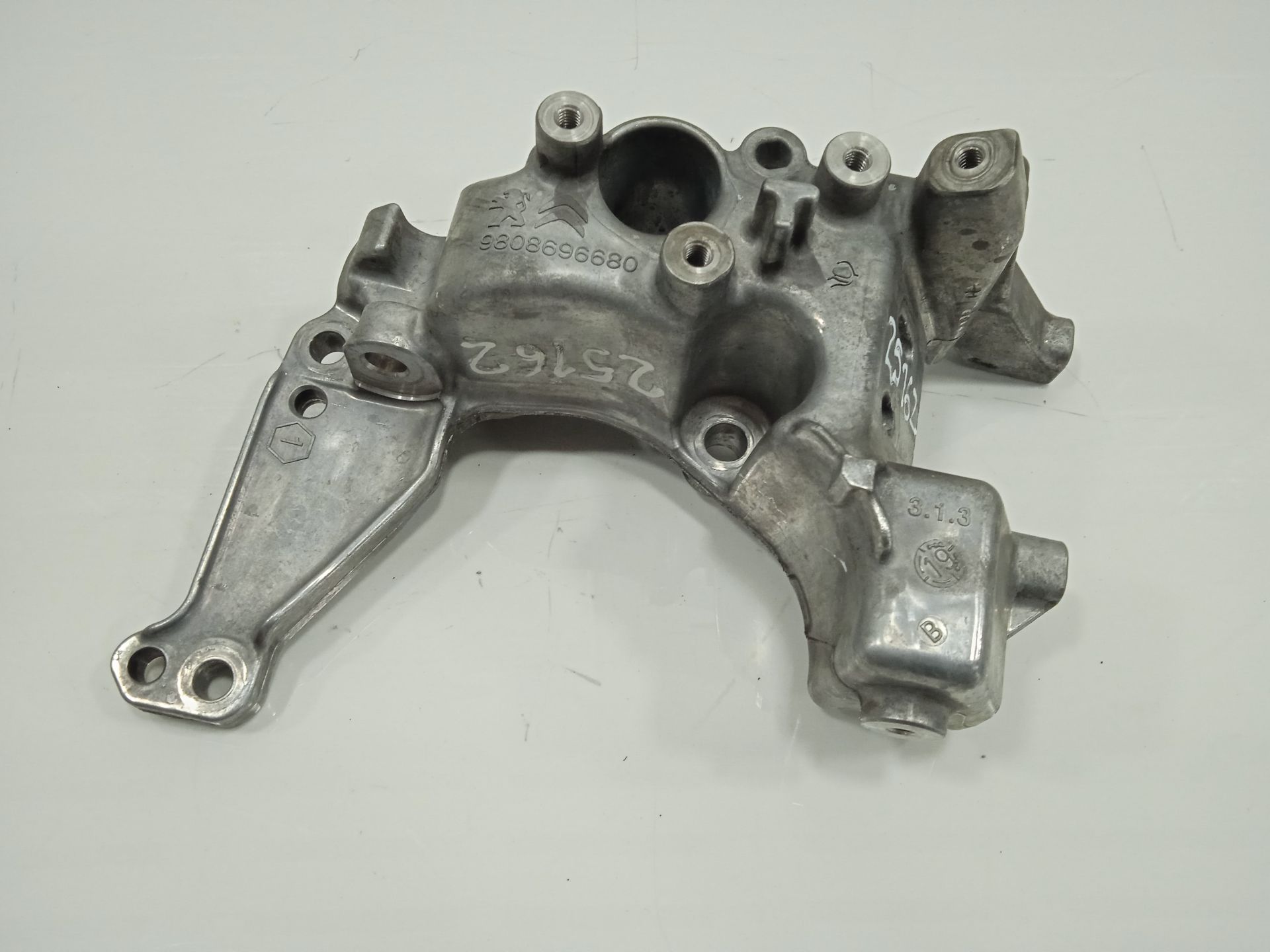 Soporte alternador peugeot 508 sw allure pack