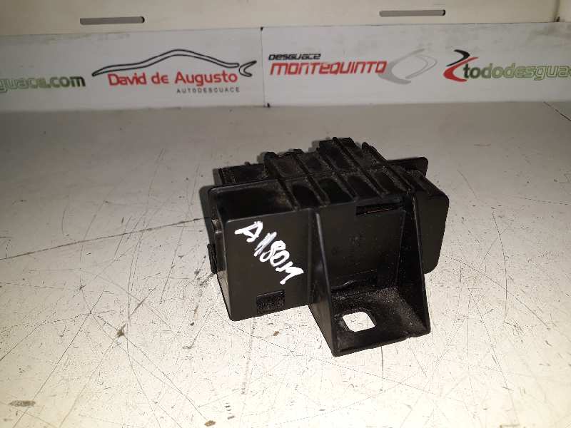  caja reles / fusibles   toyota prius (nhw20) 
