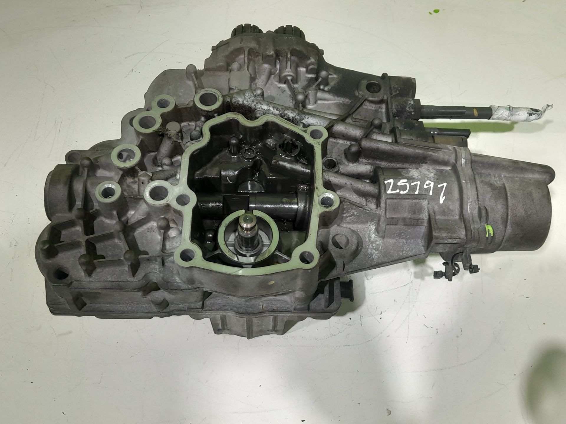 No identificado mercedes-benz actros 4 3-ejes bm 963 (2011) 25xx 6x2 szm l bigspace