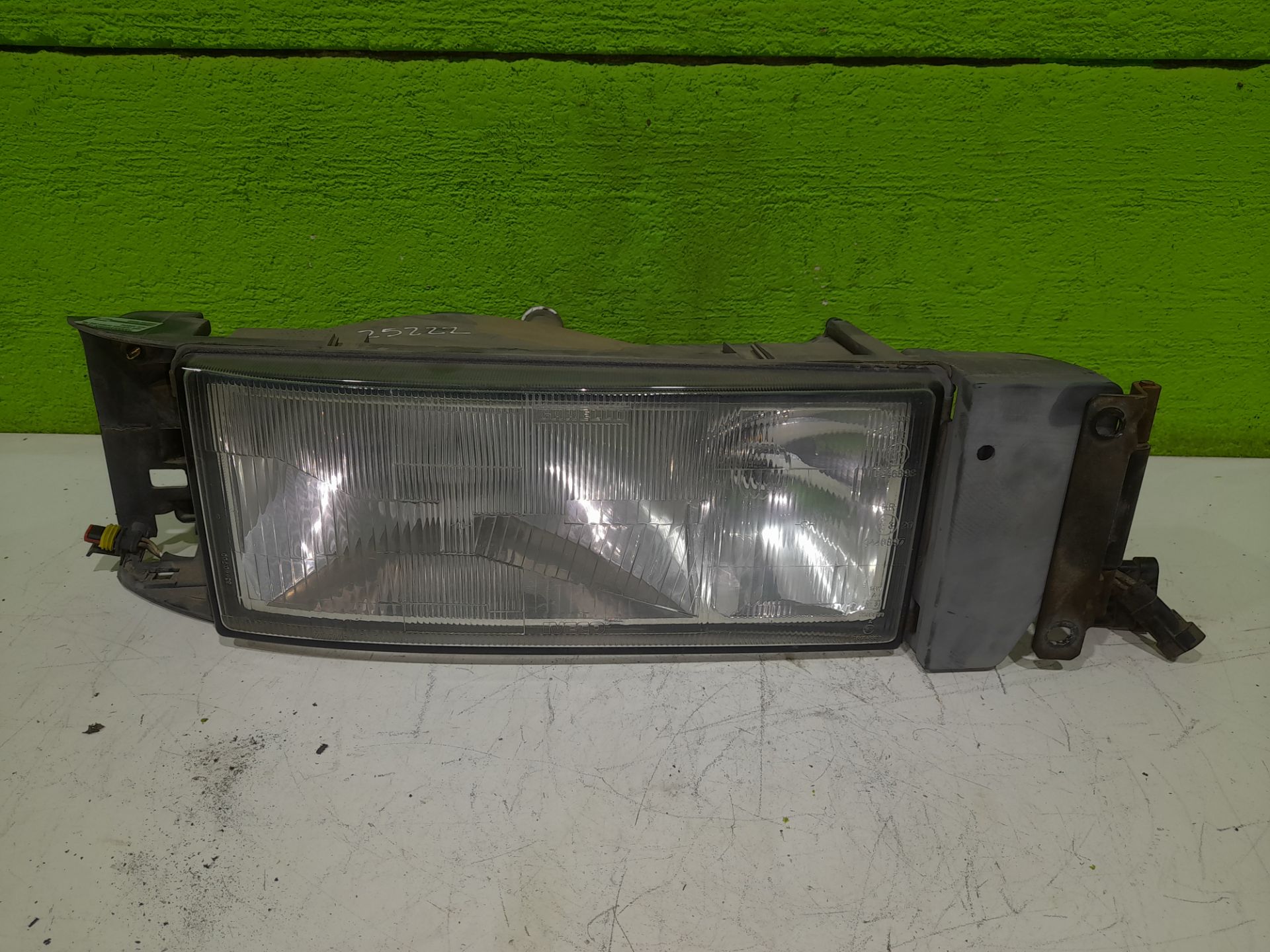 Faro derecho iveco eurostar cursor (mh)(1999) fsa   (440 e 35) larga distanc