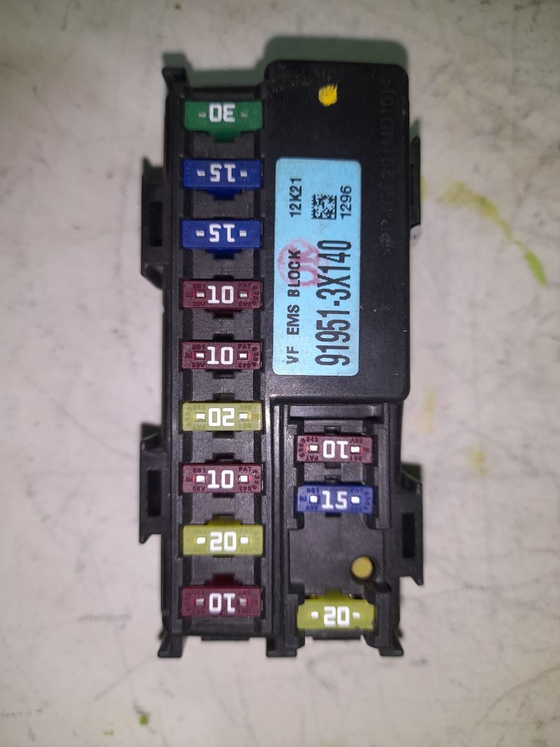 Caja reles / fusibles hyundai i40 (vf) gl bluedrive city  bluedrive 