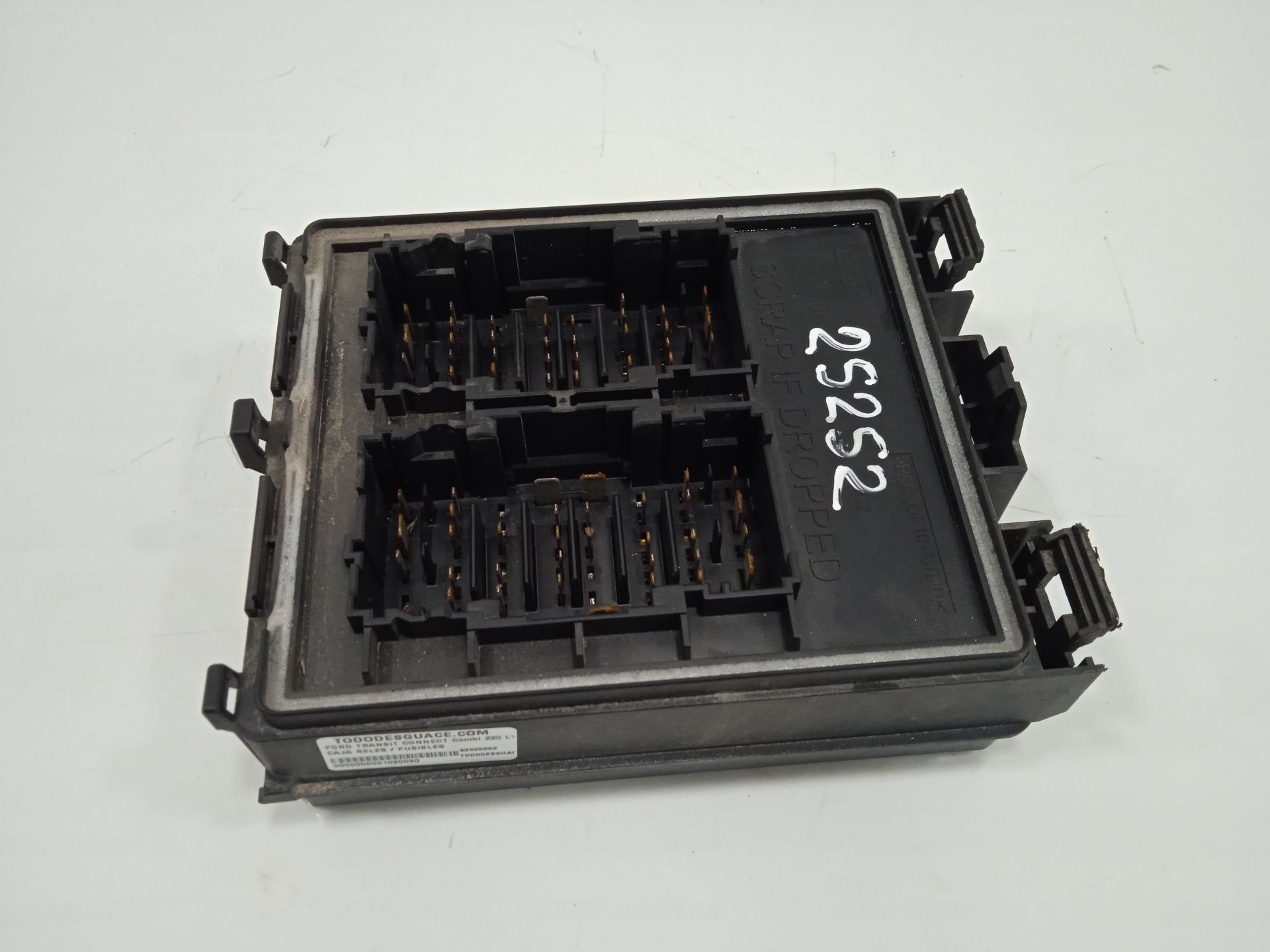 Caja reles / fusibles   no identificado