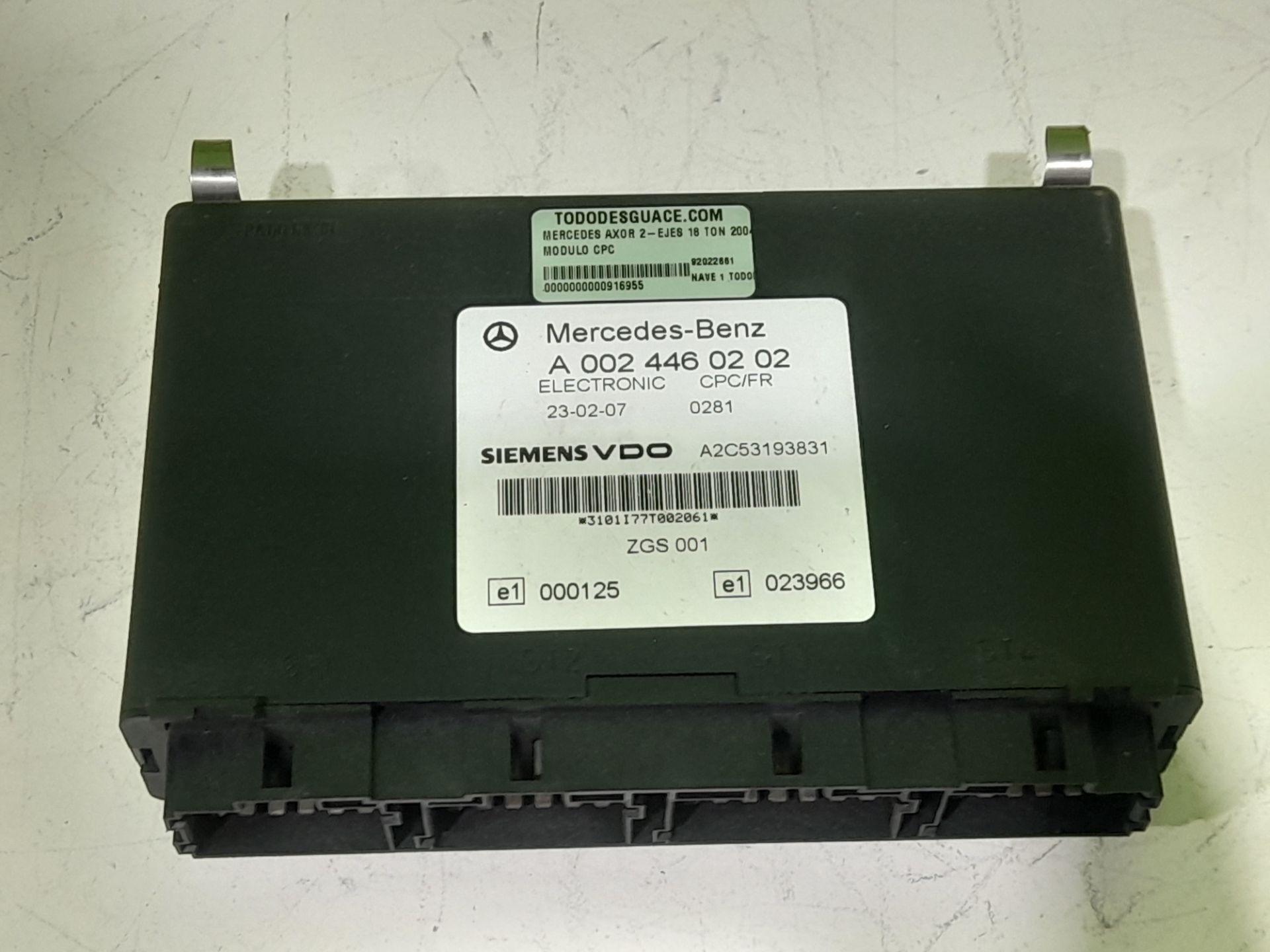 No identificado mercedes-benz axor 2 cr 2-ejes 18 t bm 944 95024 (2004) 