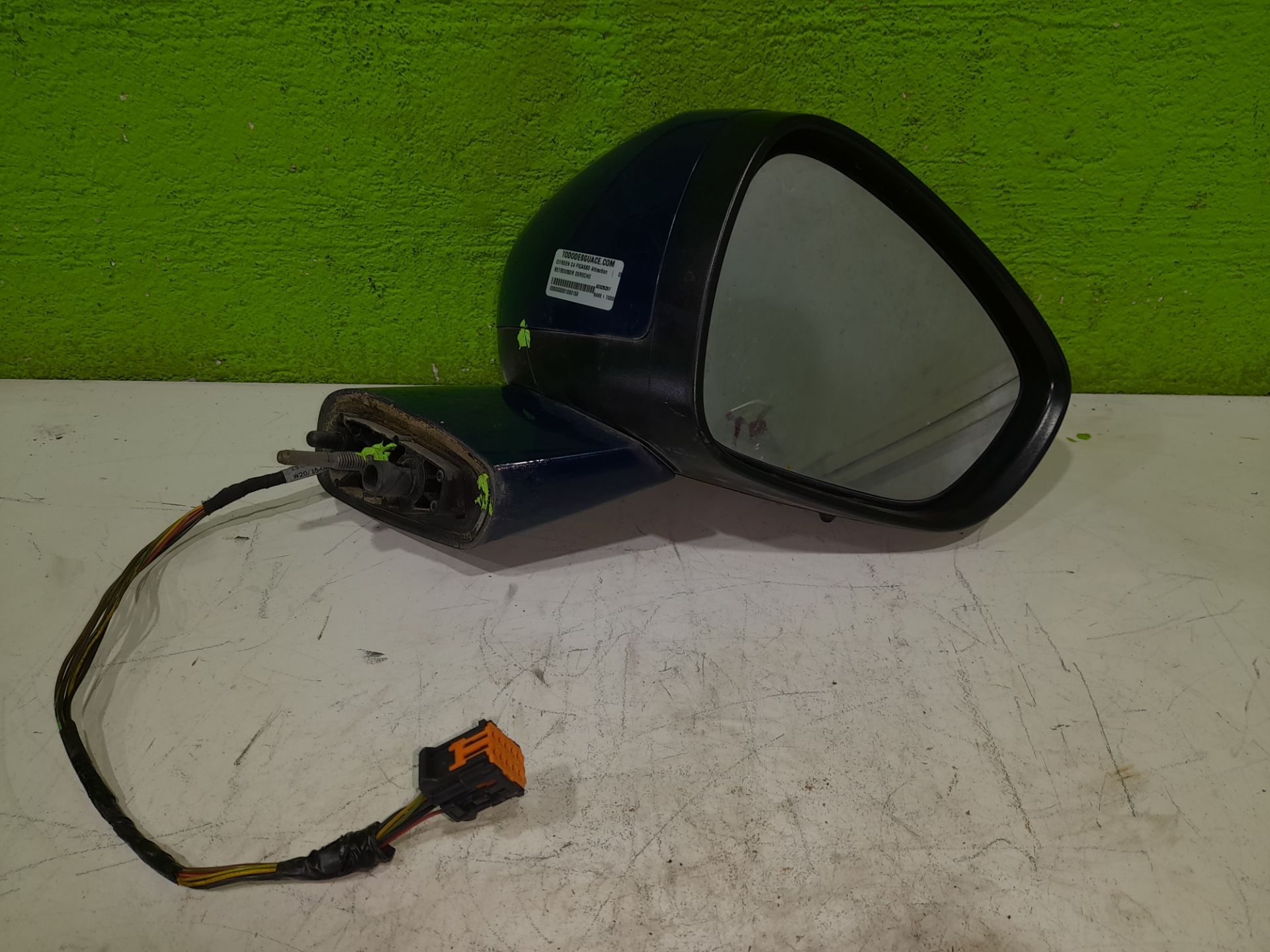 Retrovisor derecho   no identificado