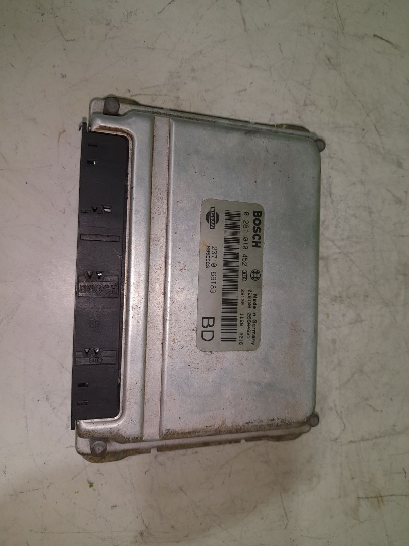Centralita motor uce nissan  no identificado