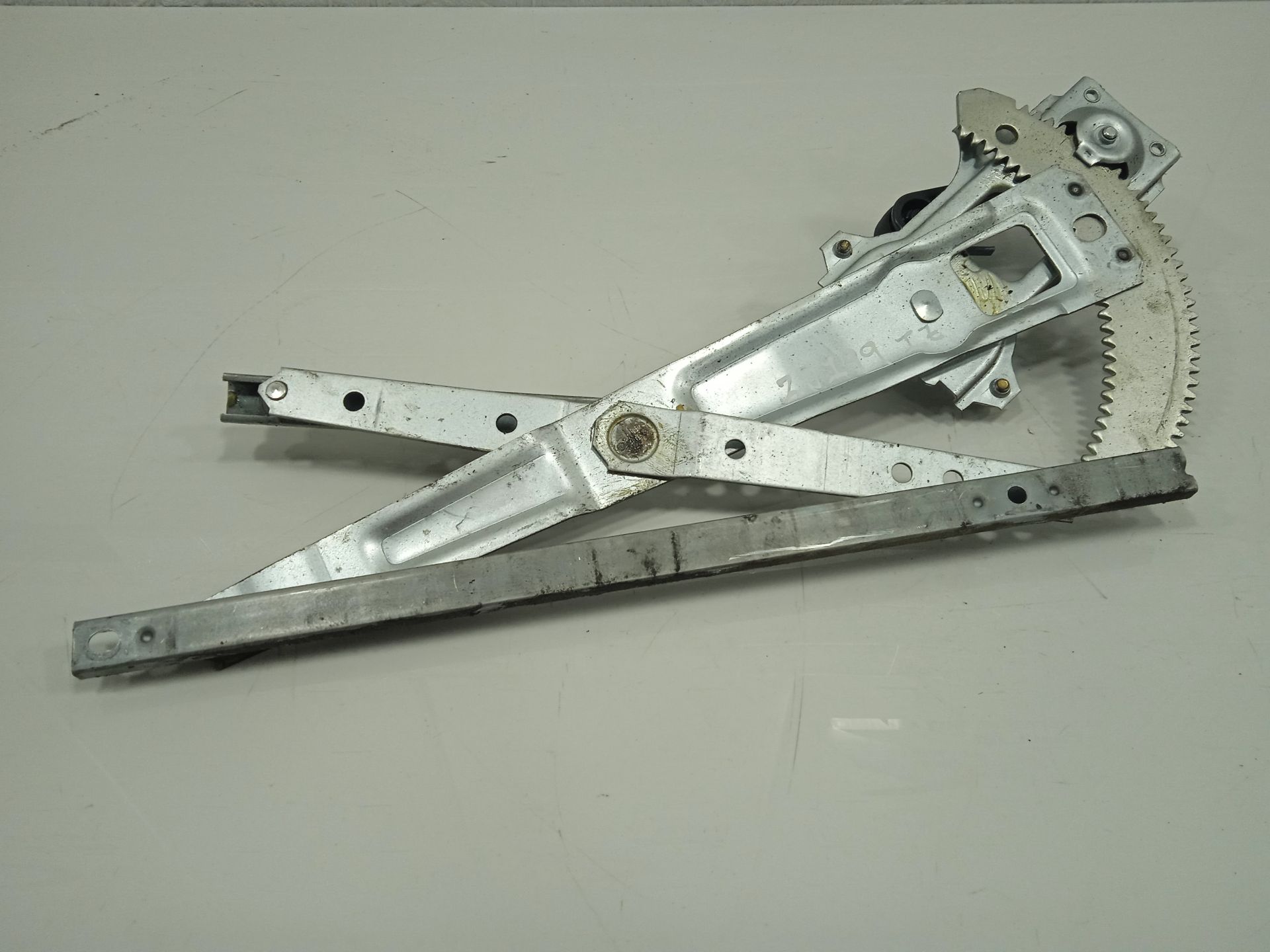 Elevalunas delantero izquierdo nissan  no identificado