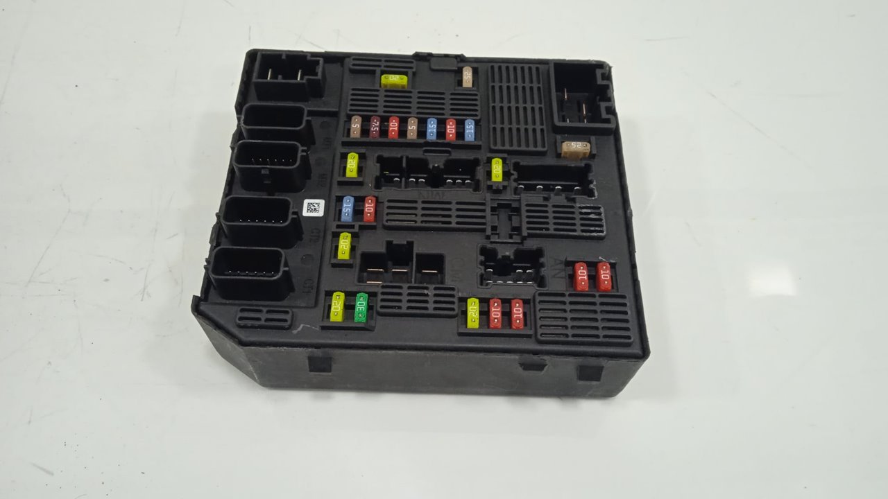 Caja reles / fusibles renault  no identificado