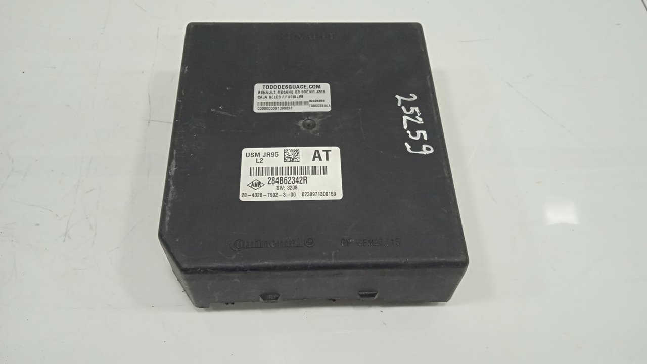 Caja reles / fusibles renault  no identificado