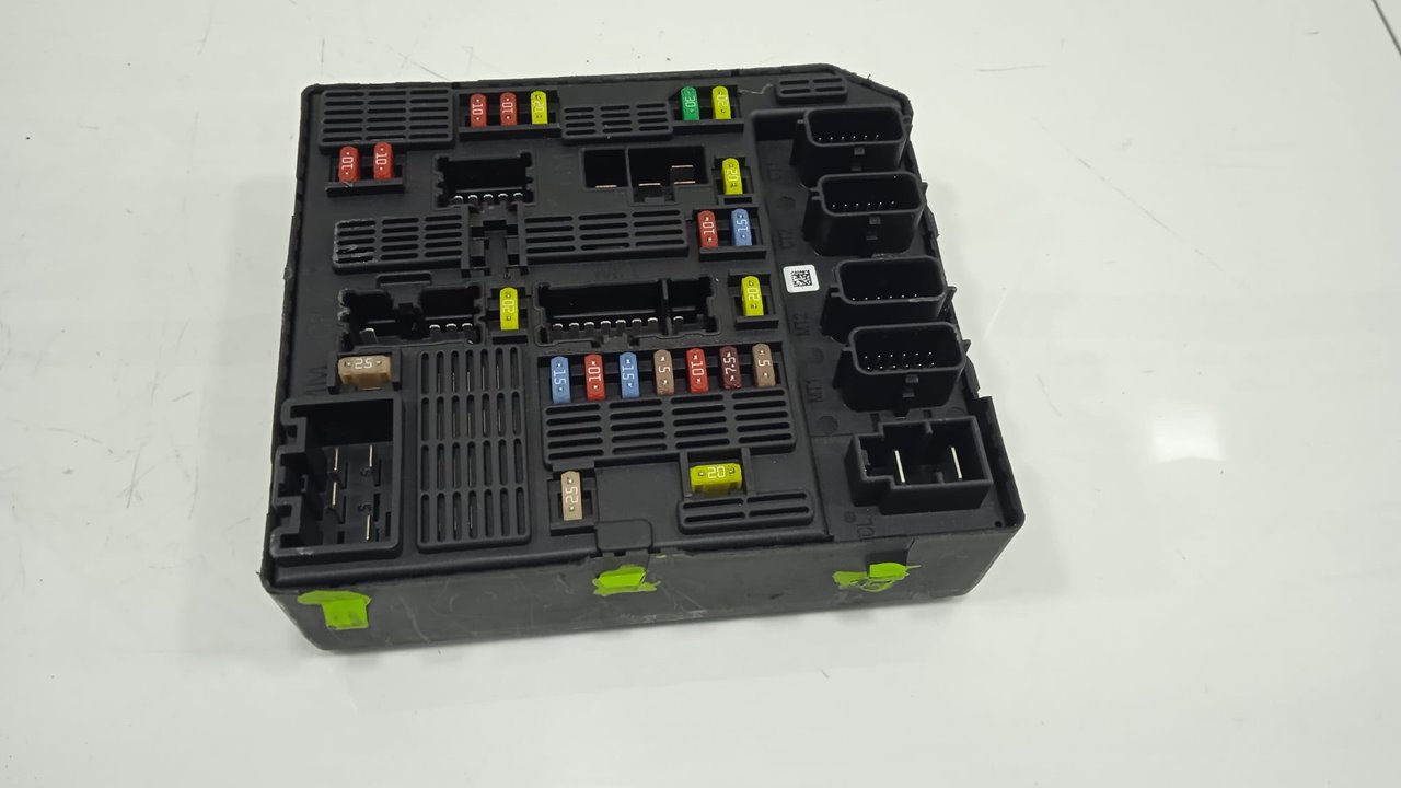 Caja reles / fusibles renault  no identificado