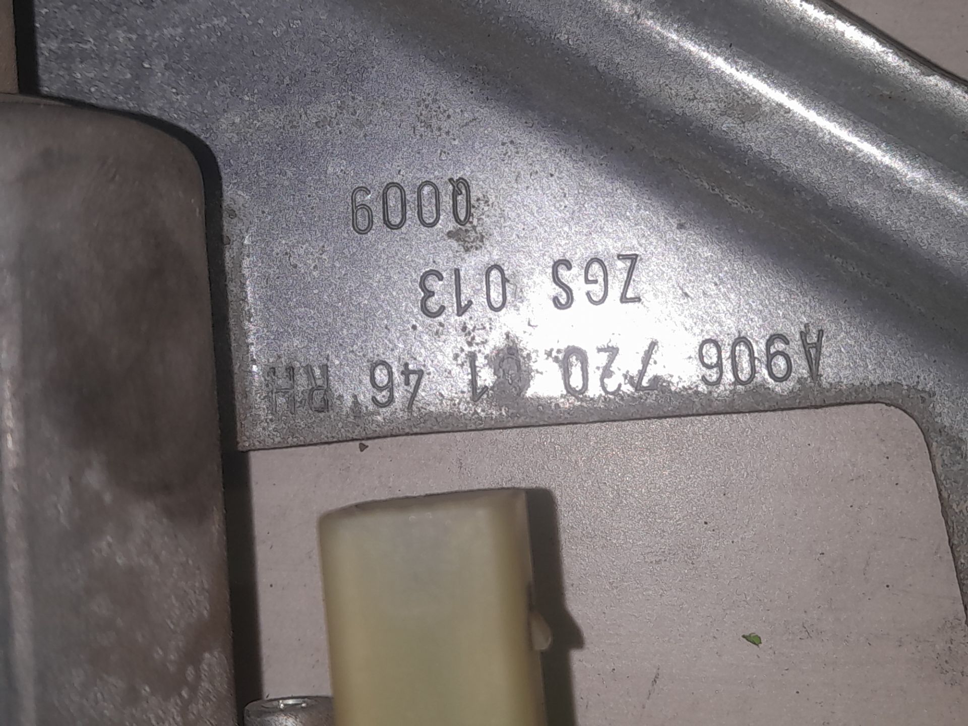 Elevalunas delantero derecho 210211213214216 cdi (906.6