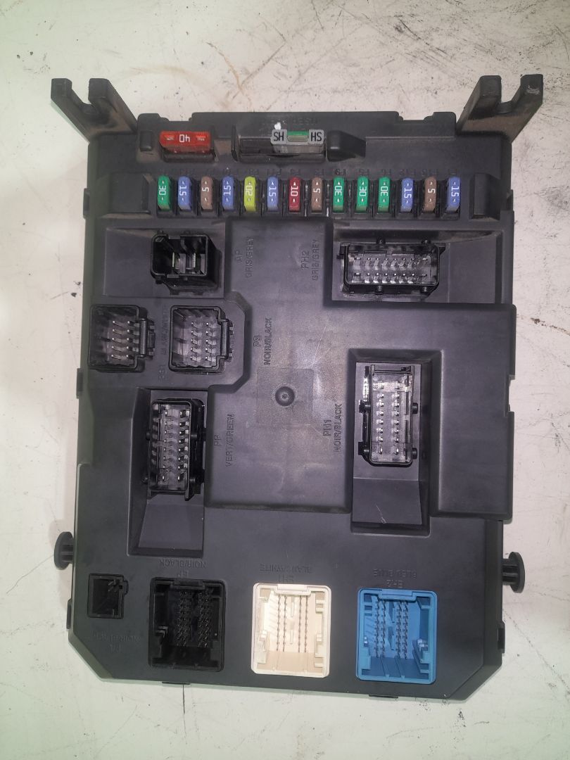 Caja reles / fusibles peugeot 207 confort