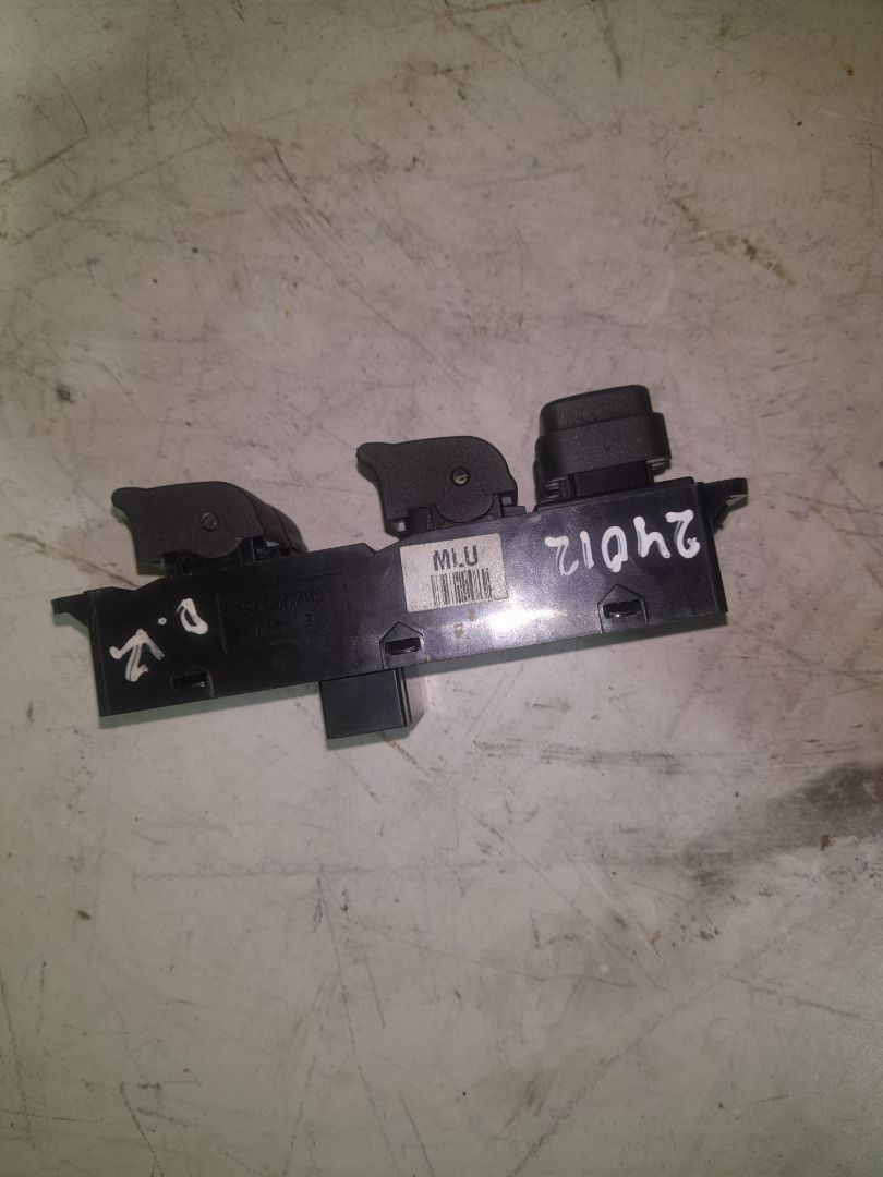 Mando elevalunas delantero izquierdo ssangyong korando premium 4x2