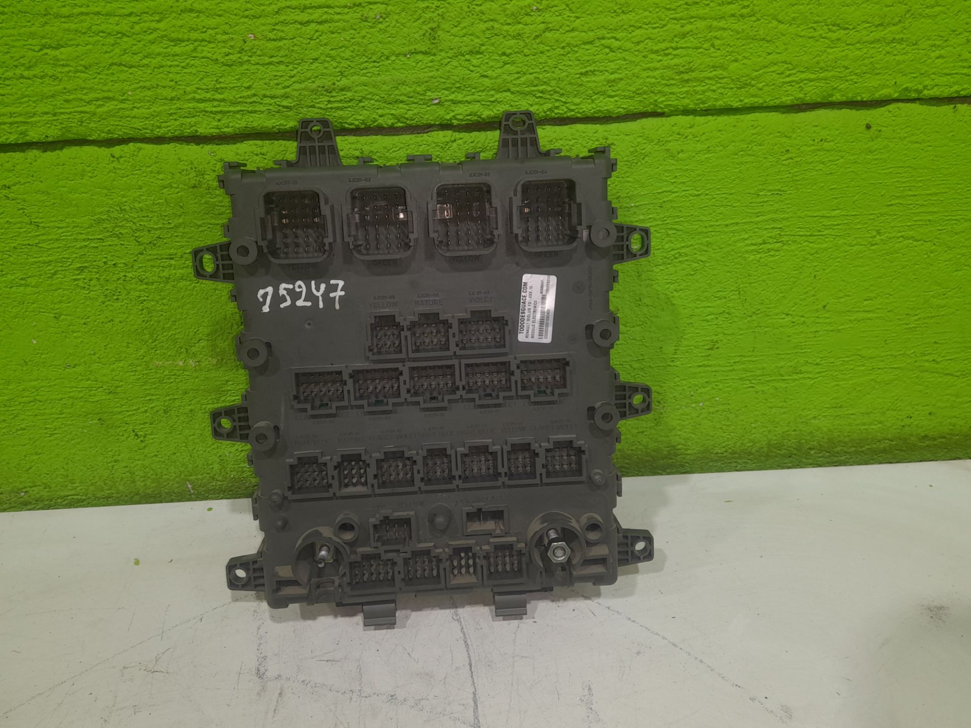 Caja reles / fusibles   no identificado