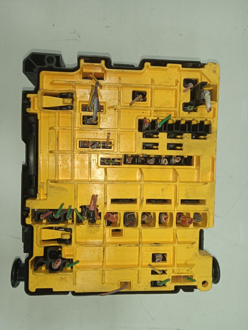 Caja reles / fusibles citroen c4 picassospacetourer business class