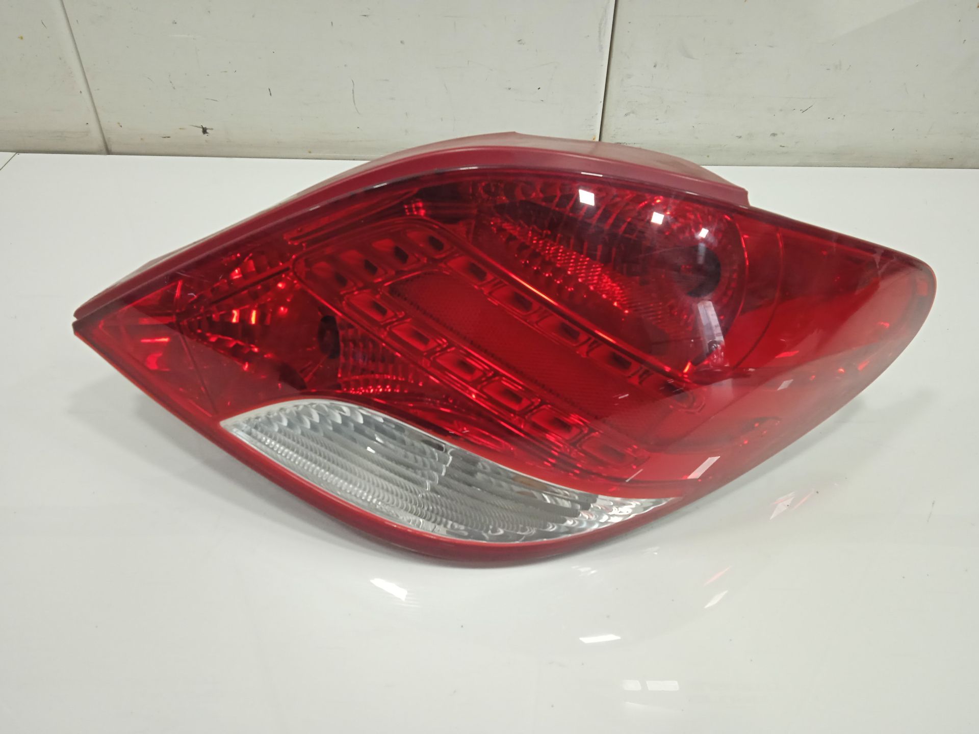 Piloto trasero derecho peugeot 207 confort
