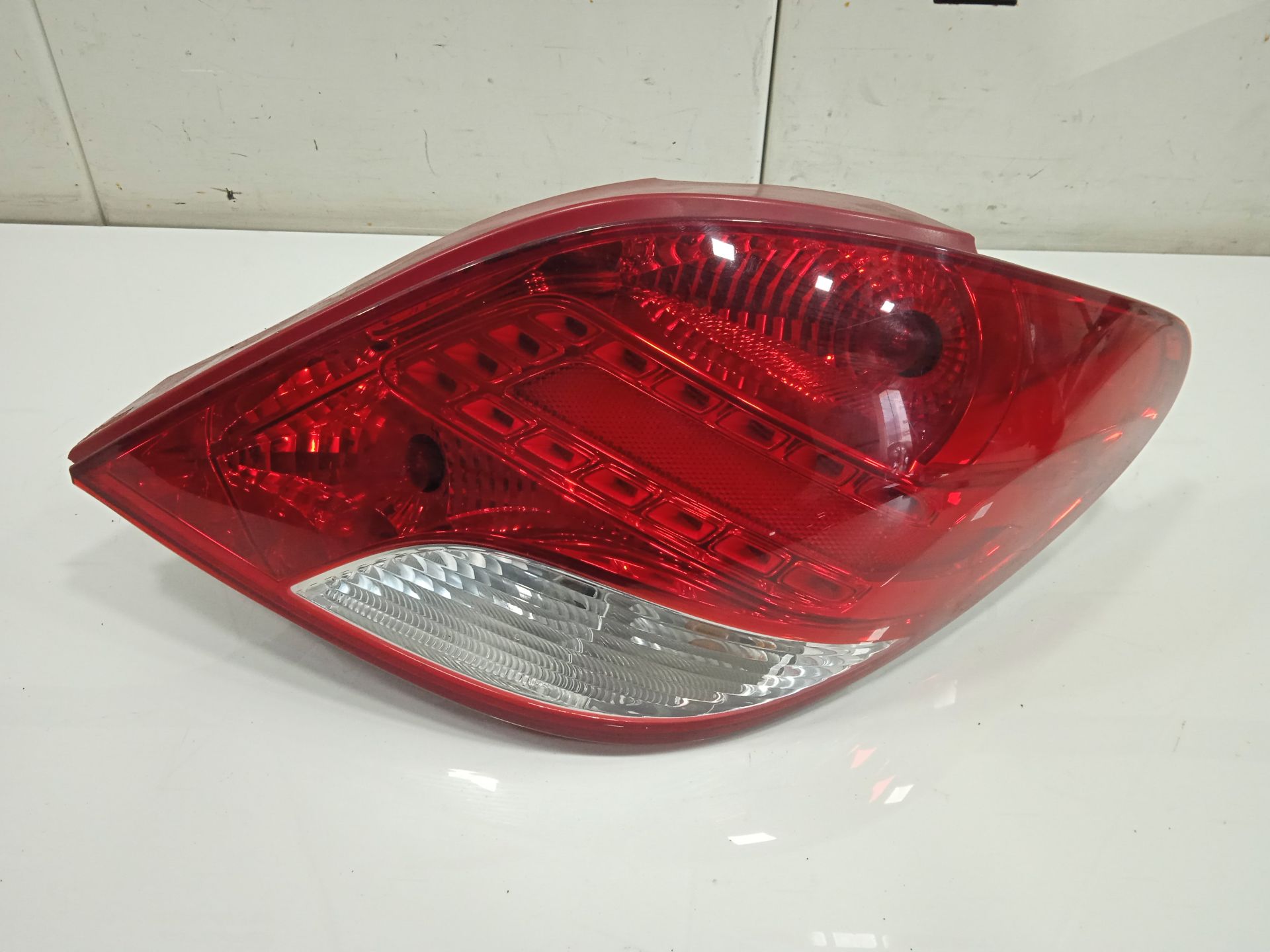 Piloto trasero derecho peugeot 207 confort