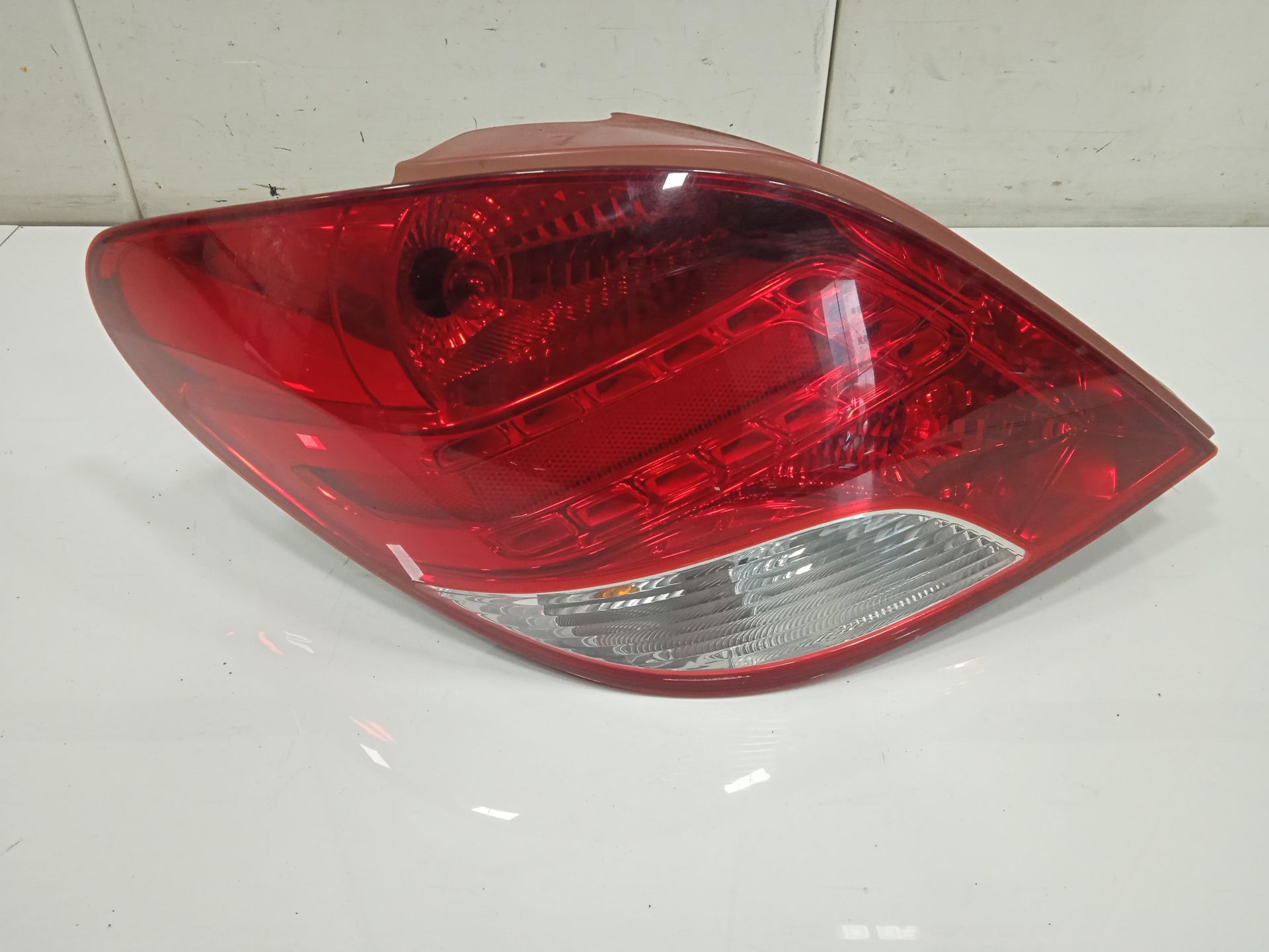 Piloto trasero izquierdo peugeot 207 confort