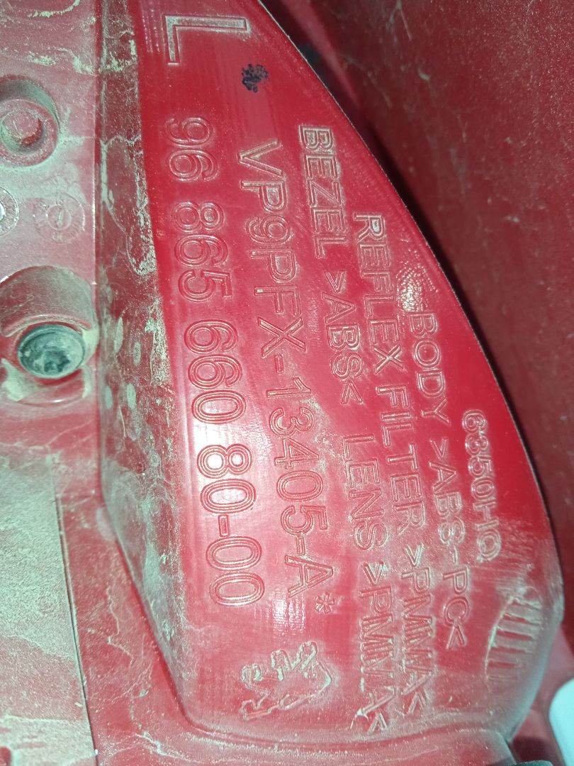 Piloto trasero izquierdo peugeot 207 confort