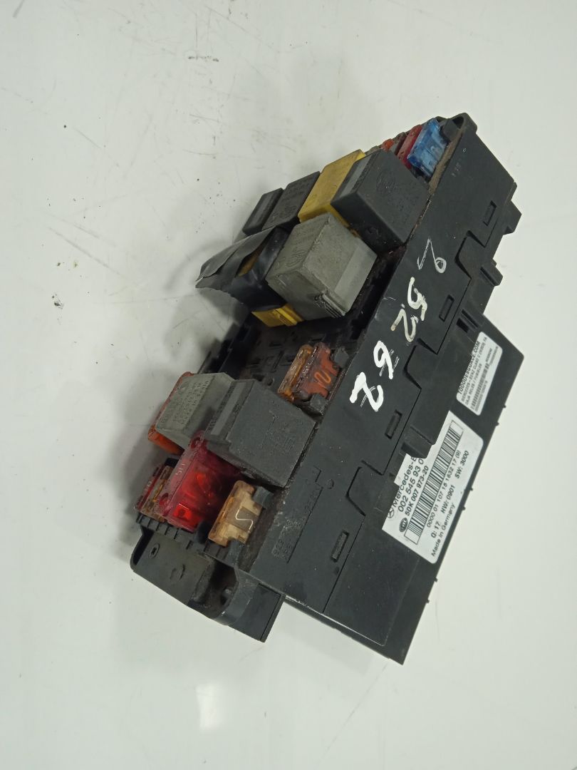 Caja reles / fusibles mercedes-benz clase c (bm 203) familiar c 180 t (203.235)