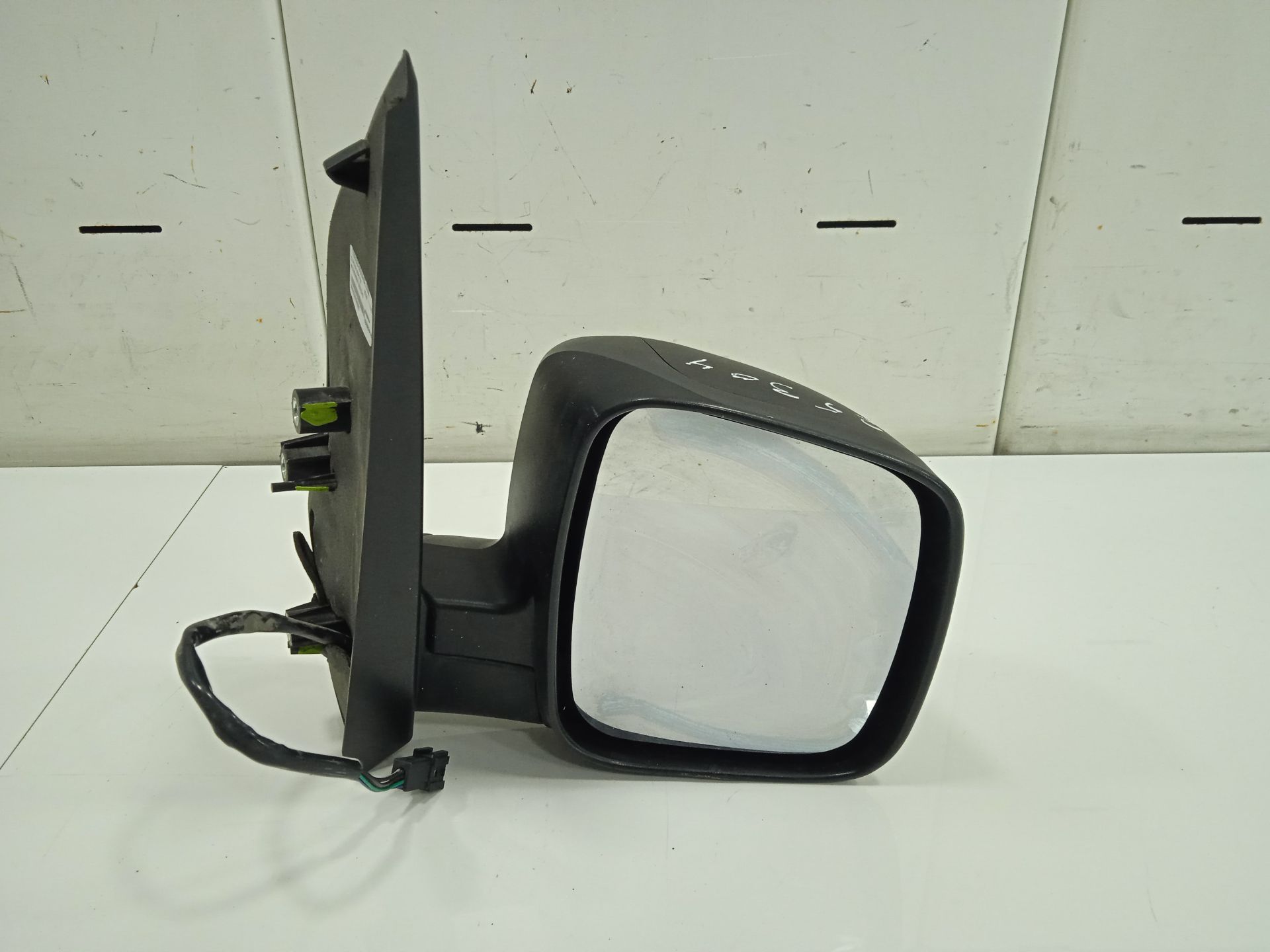 Retrovisor derecho   no identificado