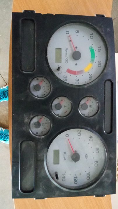 Cuadro instrumentos nissan  no identificado