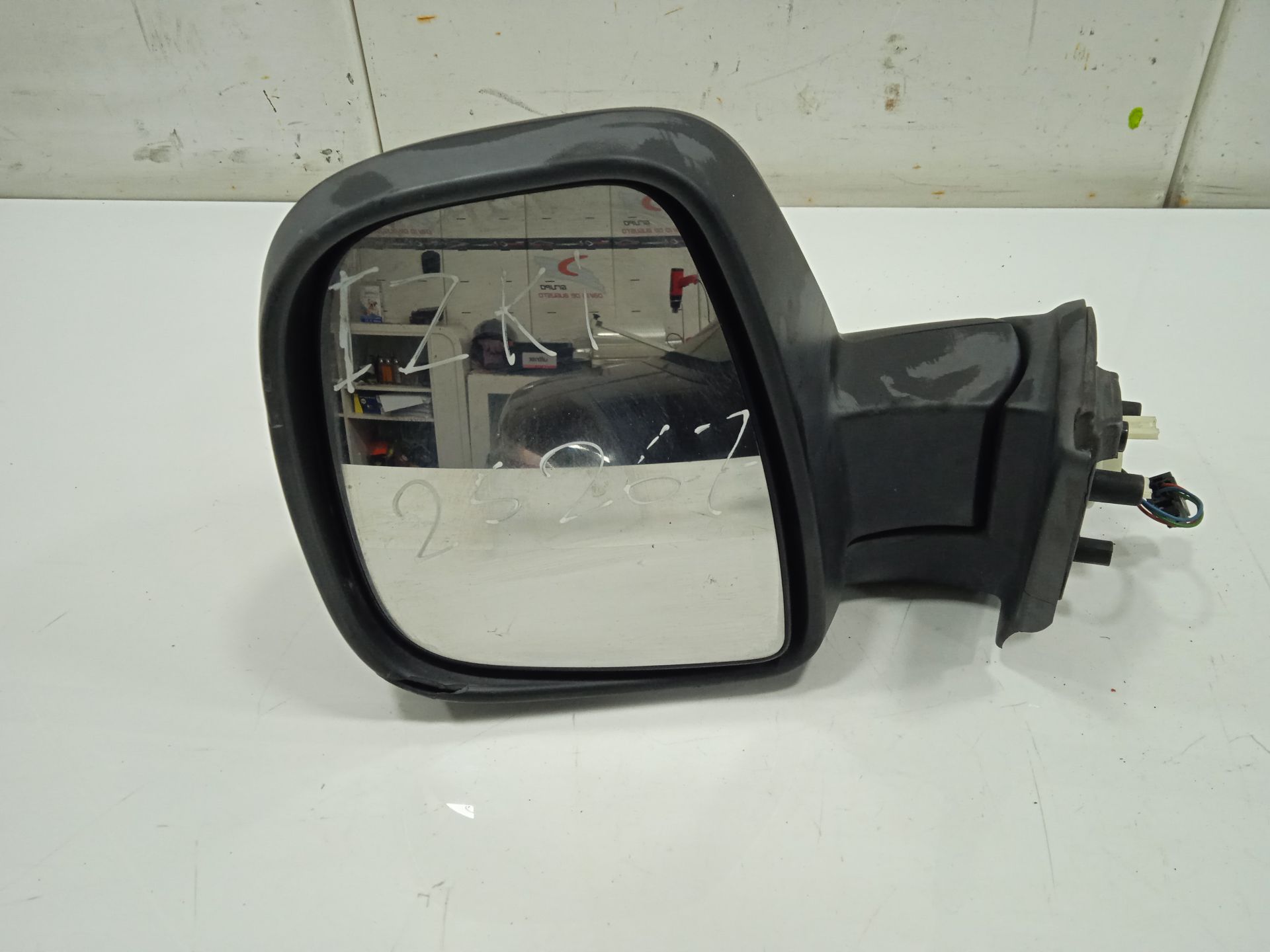 Retrovisor izquierdo   no identificado