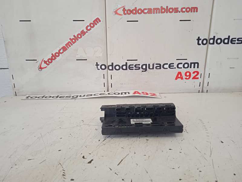 Caja reles / fusibles mercedes-benz clase c (bm 203) berlina 180 (203.035)