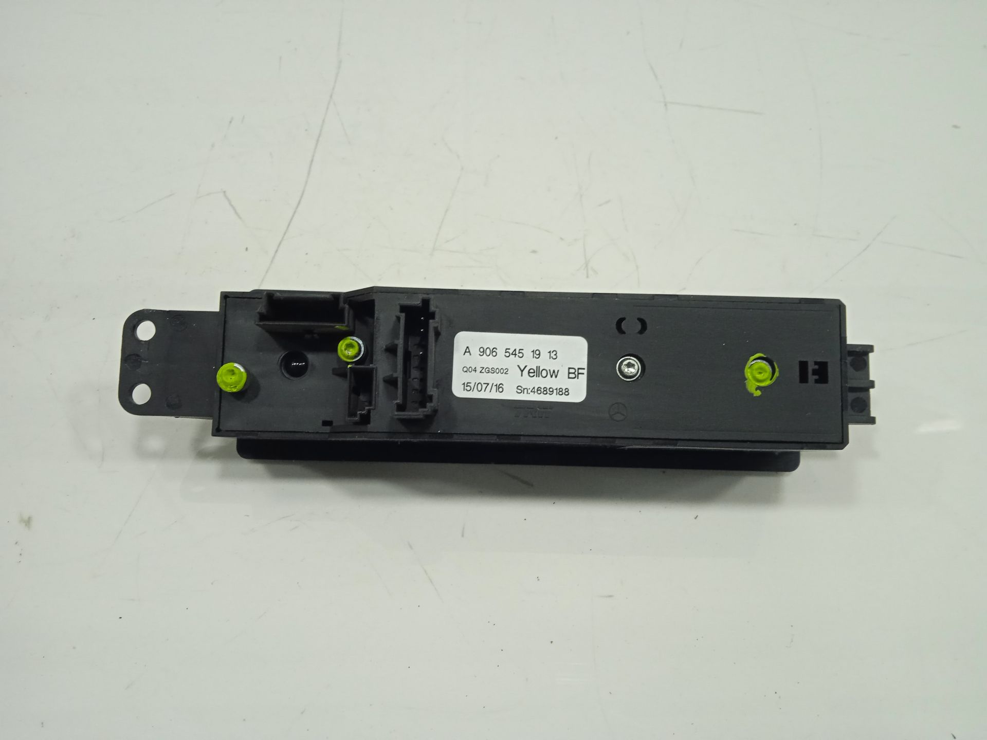 Mando elevalunas delantero derecho 210211213214216 cdi (906.6