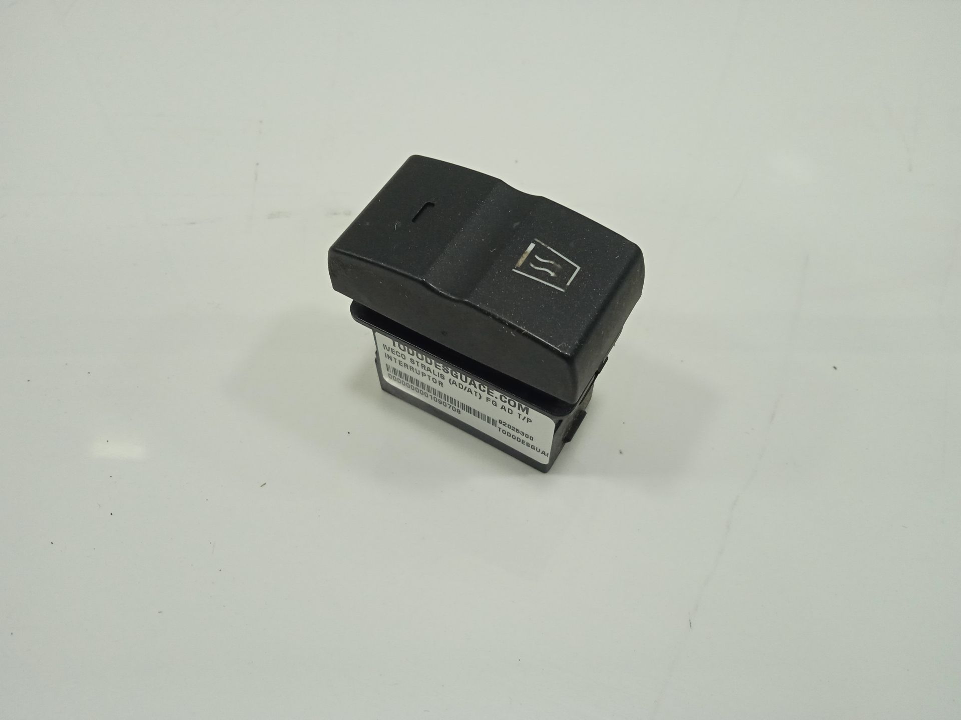 Interruptor iveco stralis (ad hi-streetat hi-road)(07.2012) fg ad tp                    4