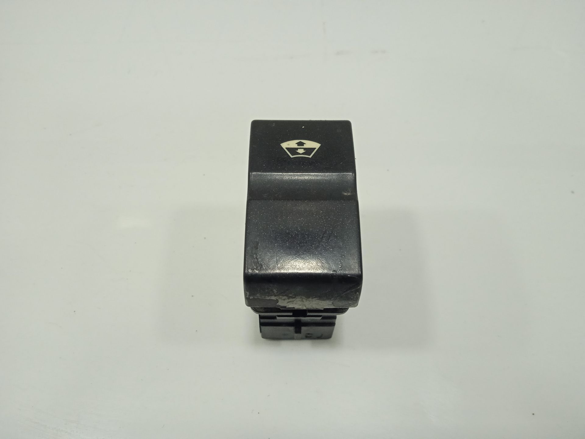 Interruptor iveco stralis (ad hi-streetat hi-road)(07.2012) fg ad tp                    4