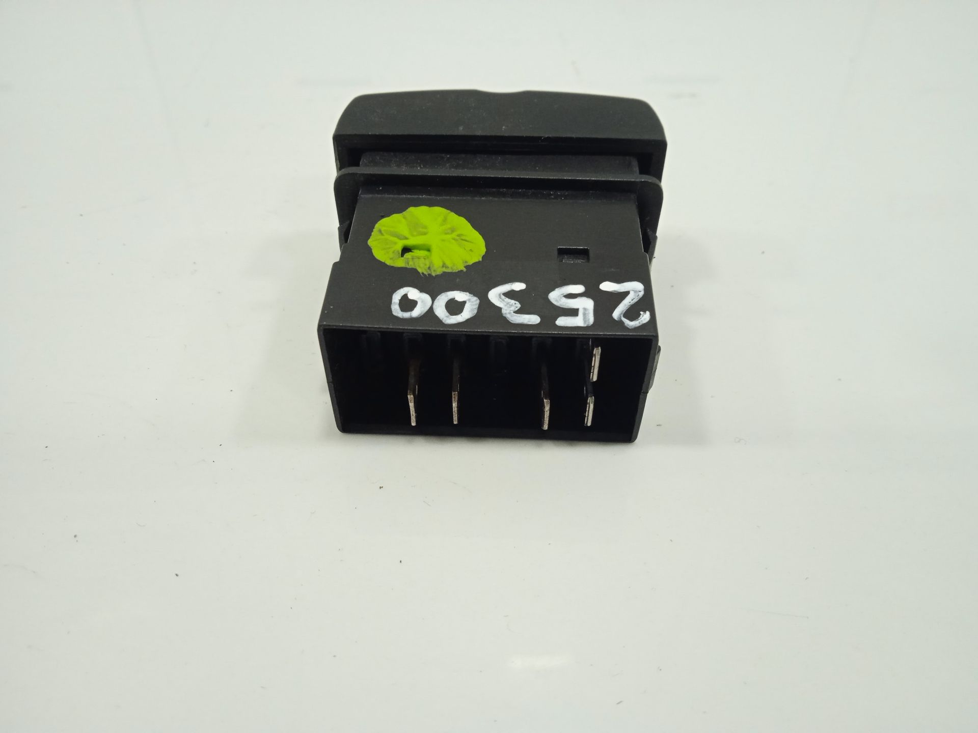 Interruptor iveco stralis (ad hi-streetat hi-road)(07.2012) fg ad tp                    4