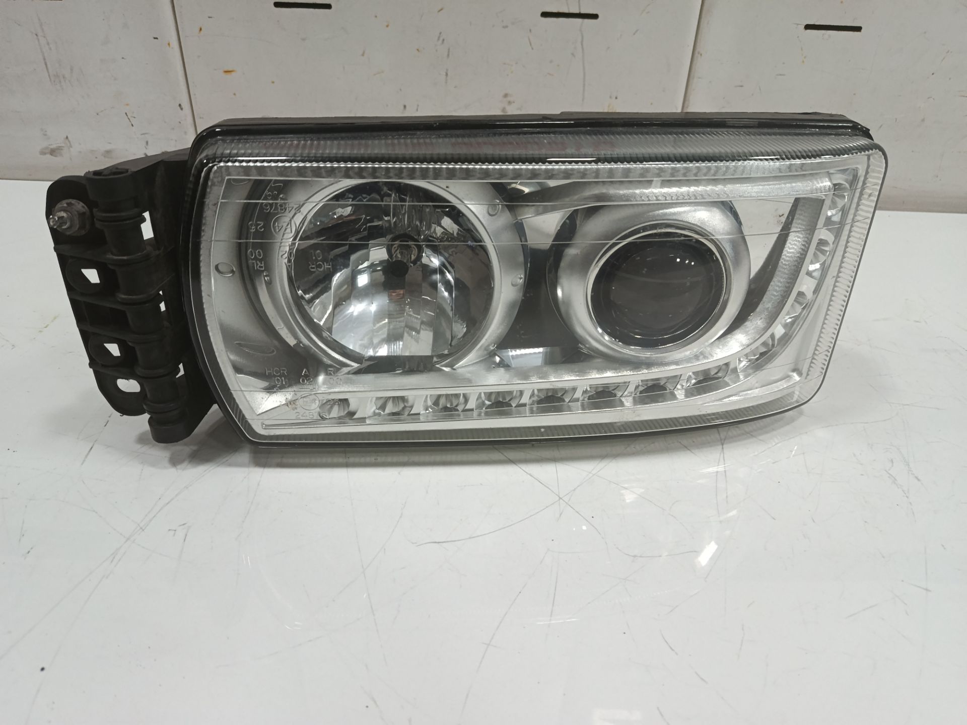 Faro izquierdo iveco stralis (ad hi-streetat hi-road)(07.2012) fg ad tp                    4