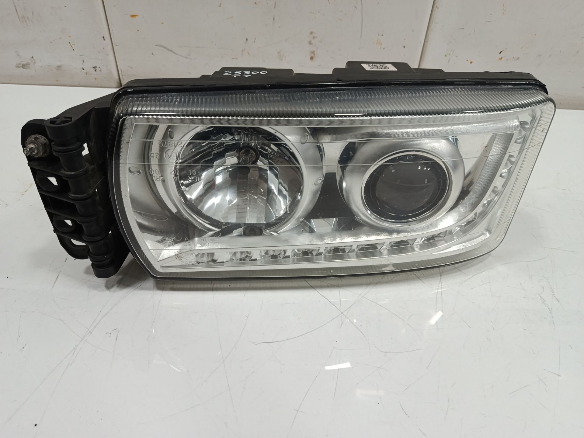 Faro izquierdo iveco stralis (ad hi-streetat hi-road)(07.2012) fg ad tp                    4
