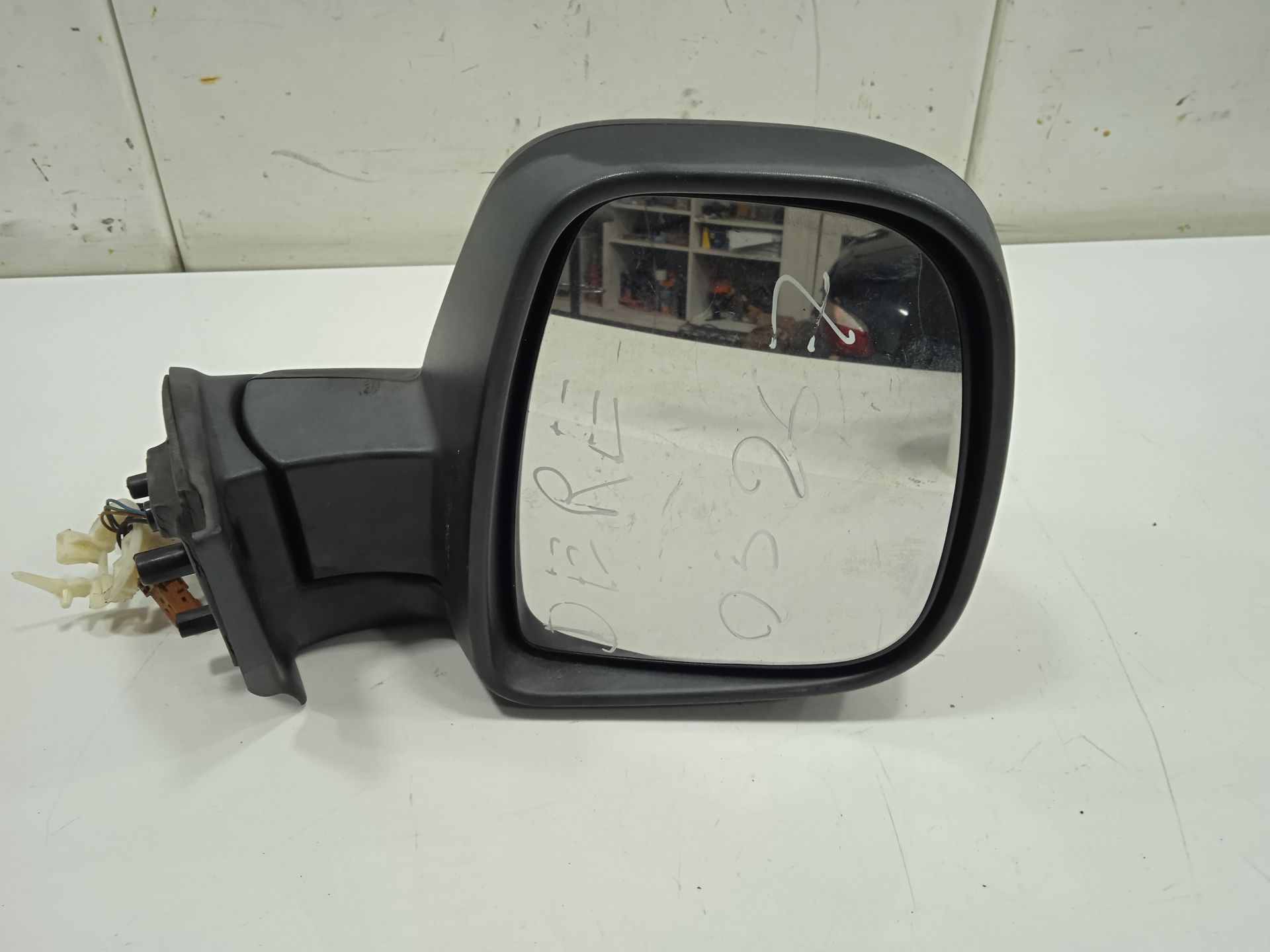 Retrovisor derecho   no identificado