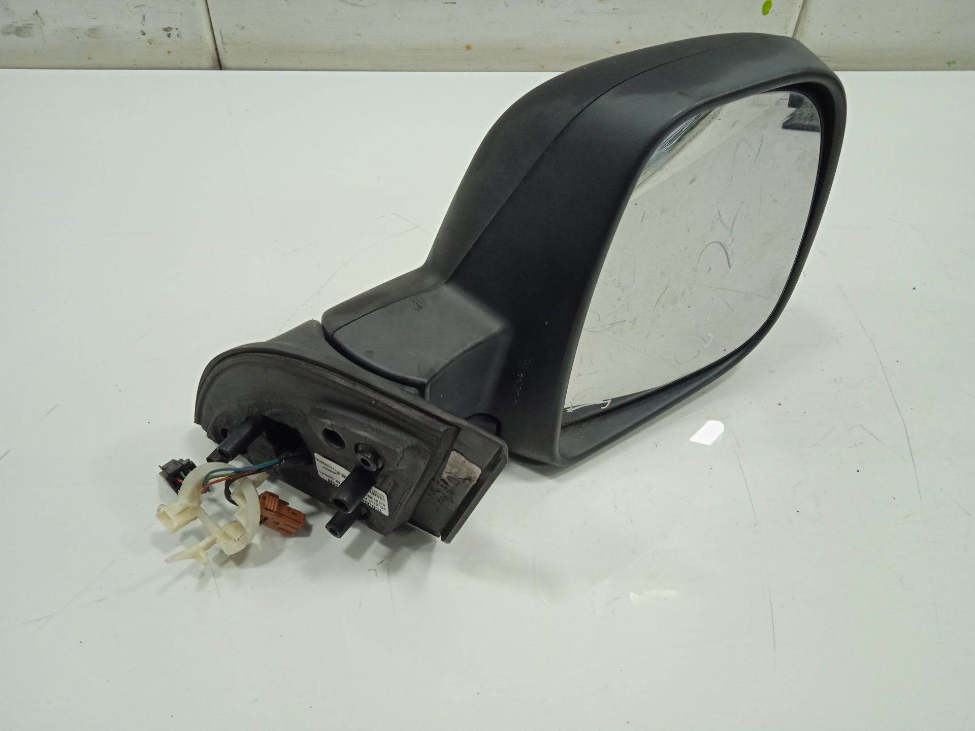 Retrovisor derecho   no identificado