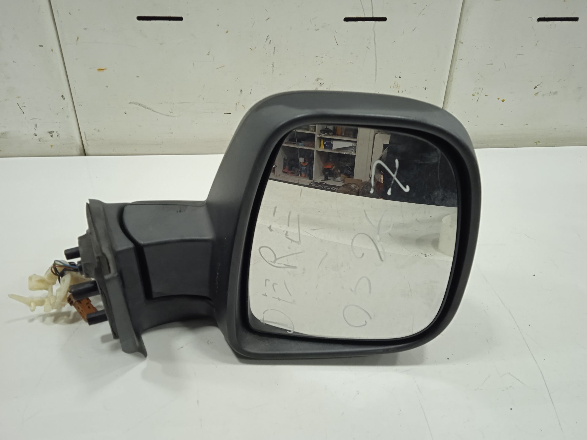 Retrovisor derecho   no identificado