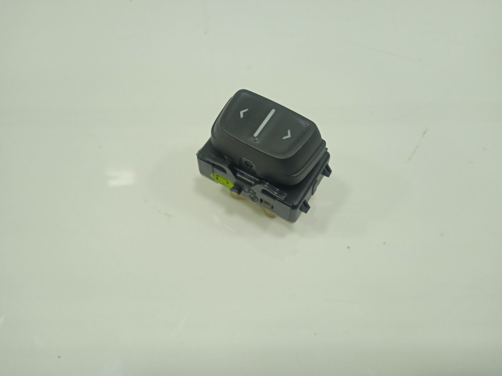 Mando elevalunas delantero izquierdo dacia sandero ii ambiance