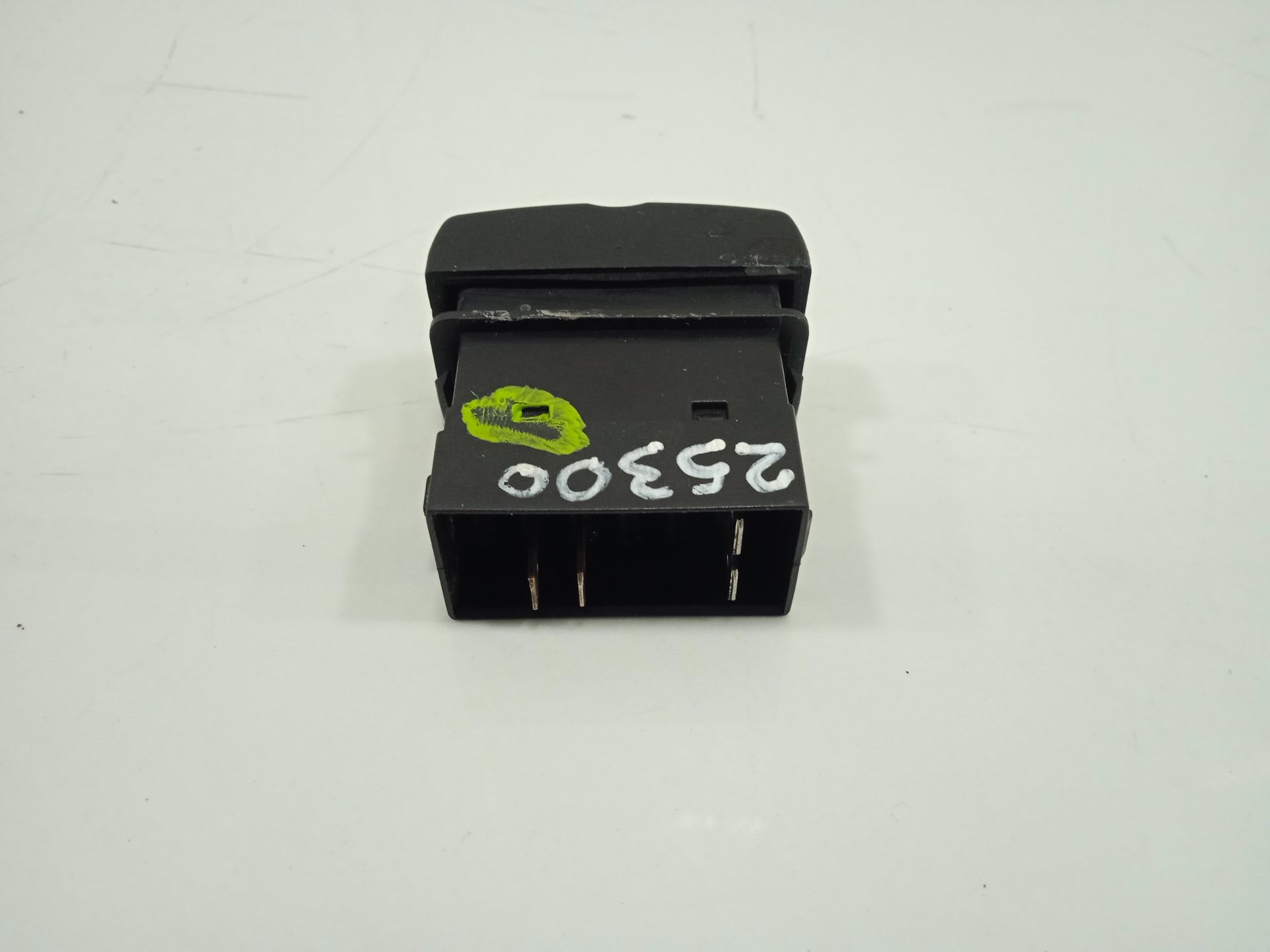 Interruptor iveco stralis (ad hi-streetat hi-road)(07.2012) fg ad tp                    4