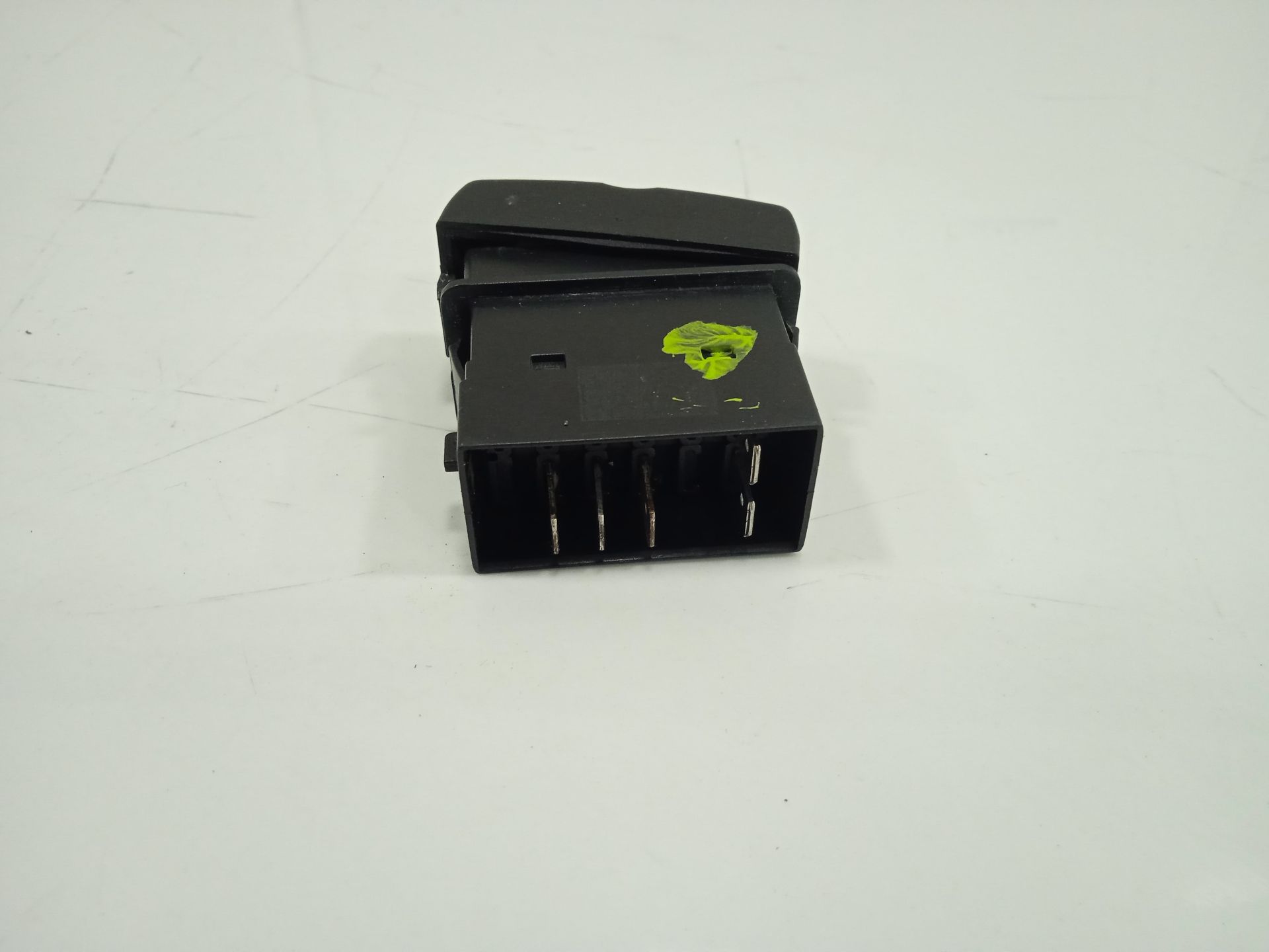 Interruptor iveco stralis (ad hi-streetat hi-road)(07.2012) fg ad tp                    4